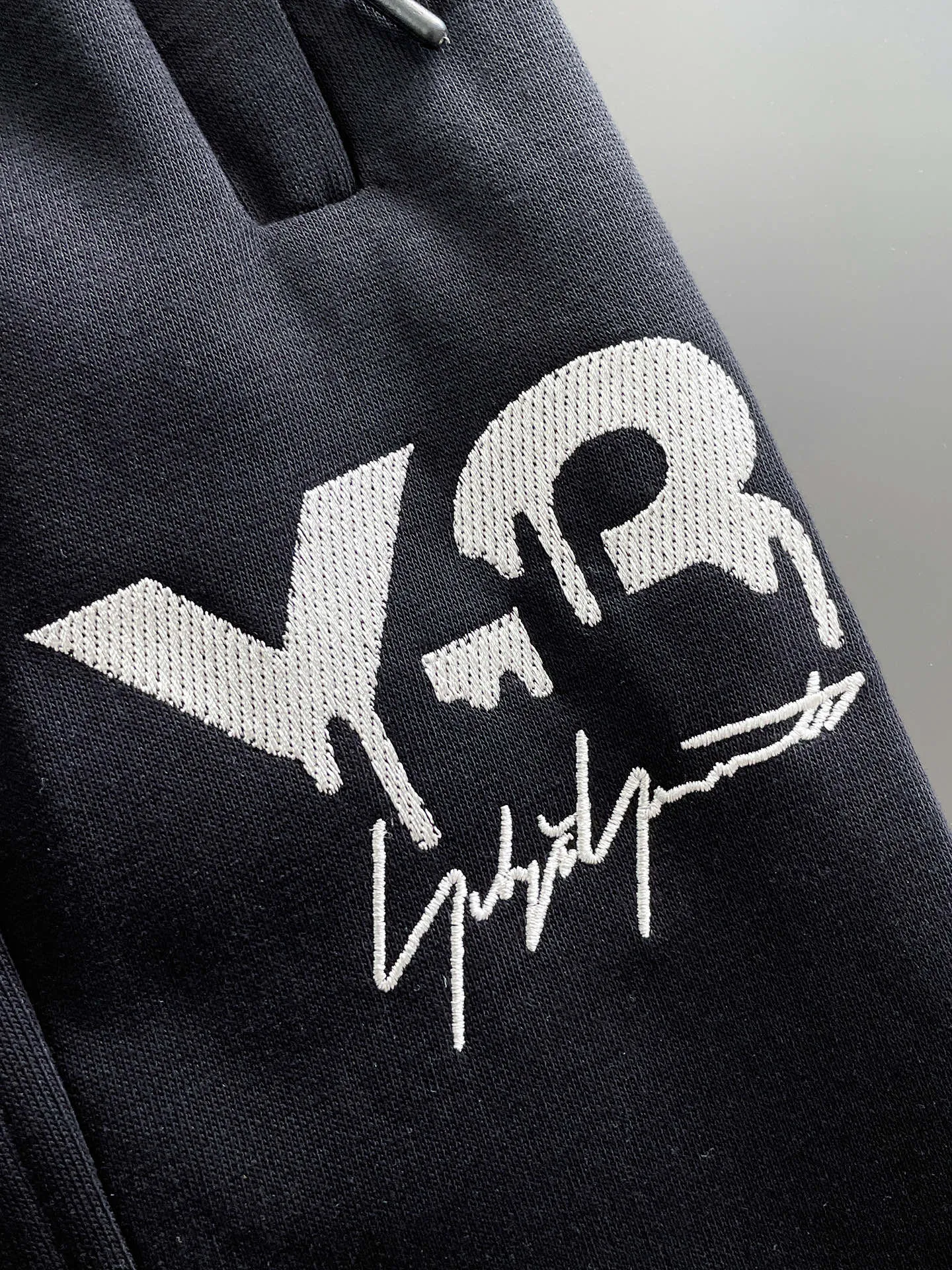 Y 3 [Higher version] The latest products for autumn and winter 2026, available at the counter simultaneously, original goods, fashionable casual trousers and casual pants, using imported original fabrics, top-grade embroidery 🪡 craft letter pattern logo, original hardware accessories decoration, simple yet fashionable, fashionable and handsome upper body, Sizes: M-3XL
