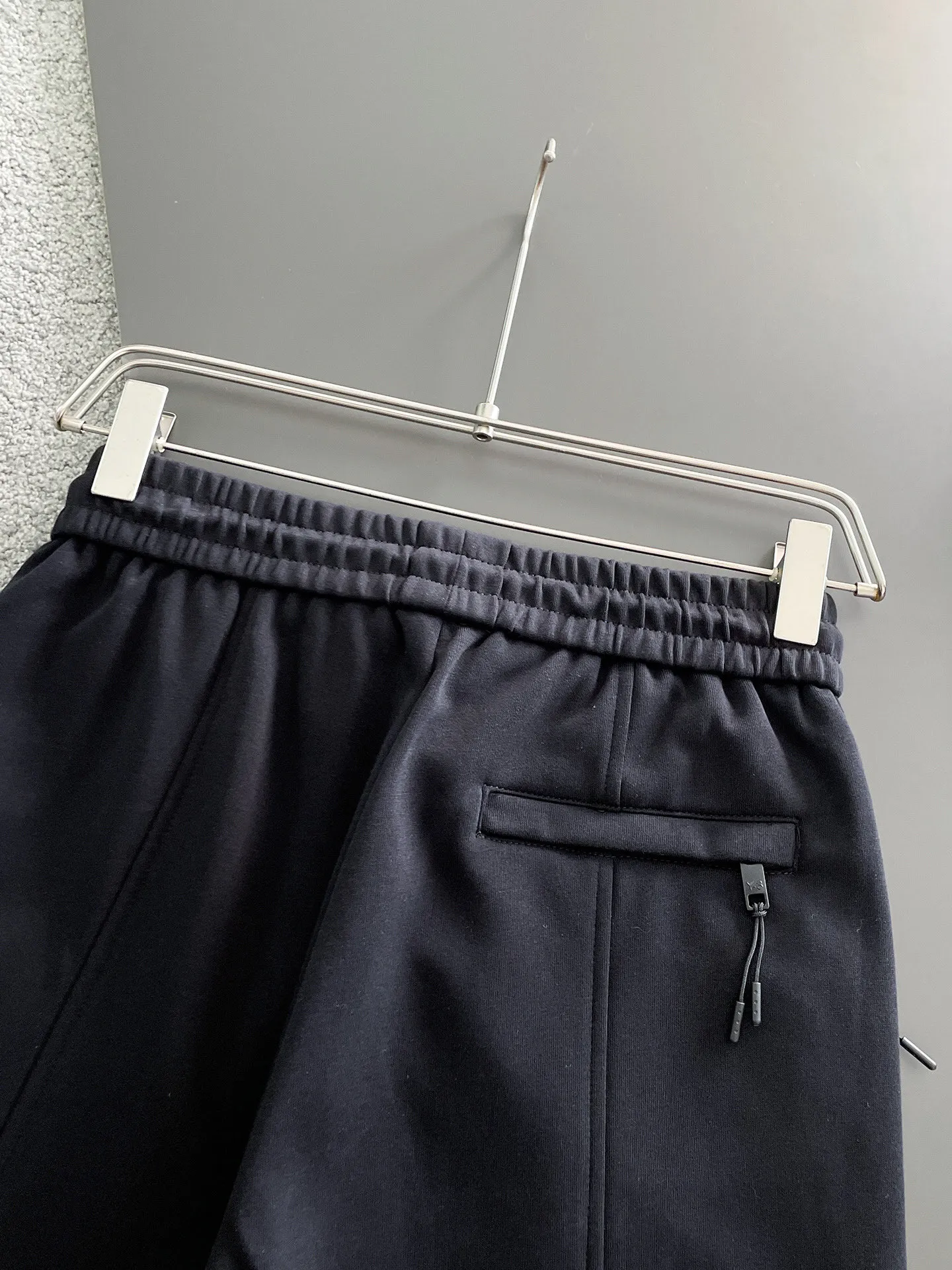 Y 3 [Higher version] The latest products for autumn and winter 2026, available at the counter simultaneously, original goods, fashionable casual trousers and casual pants, using imported original fabrics, top-grade embroidery 🪡 craft letter pattern logo, original hardware accessories decoration, simple yet fashionable, fashionable and handsome upper body, Sizes: M-3XL