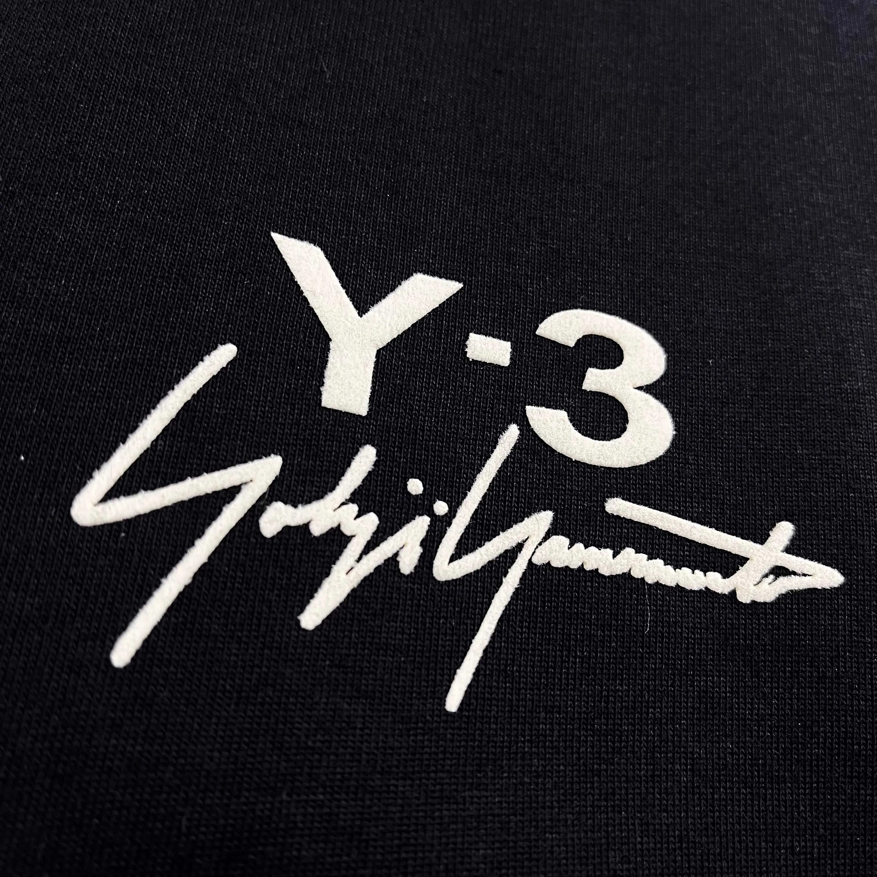 Y 3* * *yoji 2026 spring and summer New Arrival Classic signature letter flocking logo technology Y-3 signature model Double yarn custom plain cotton fabric Short-sleeved T-shirt Men and women Same Style Color: Black White Wine Red Size: S (90-130 pounds) M (120-150 pounds) L (140-165 pounds) XL (160-180 pounds) XXL (180 pounds)