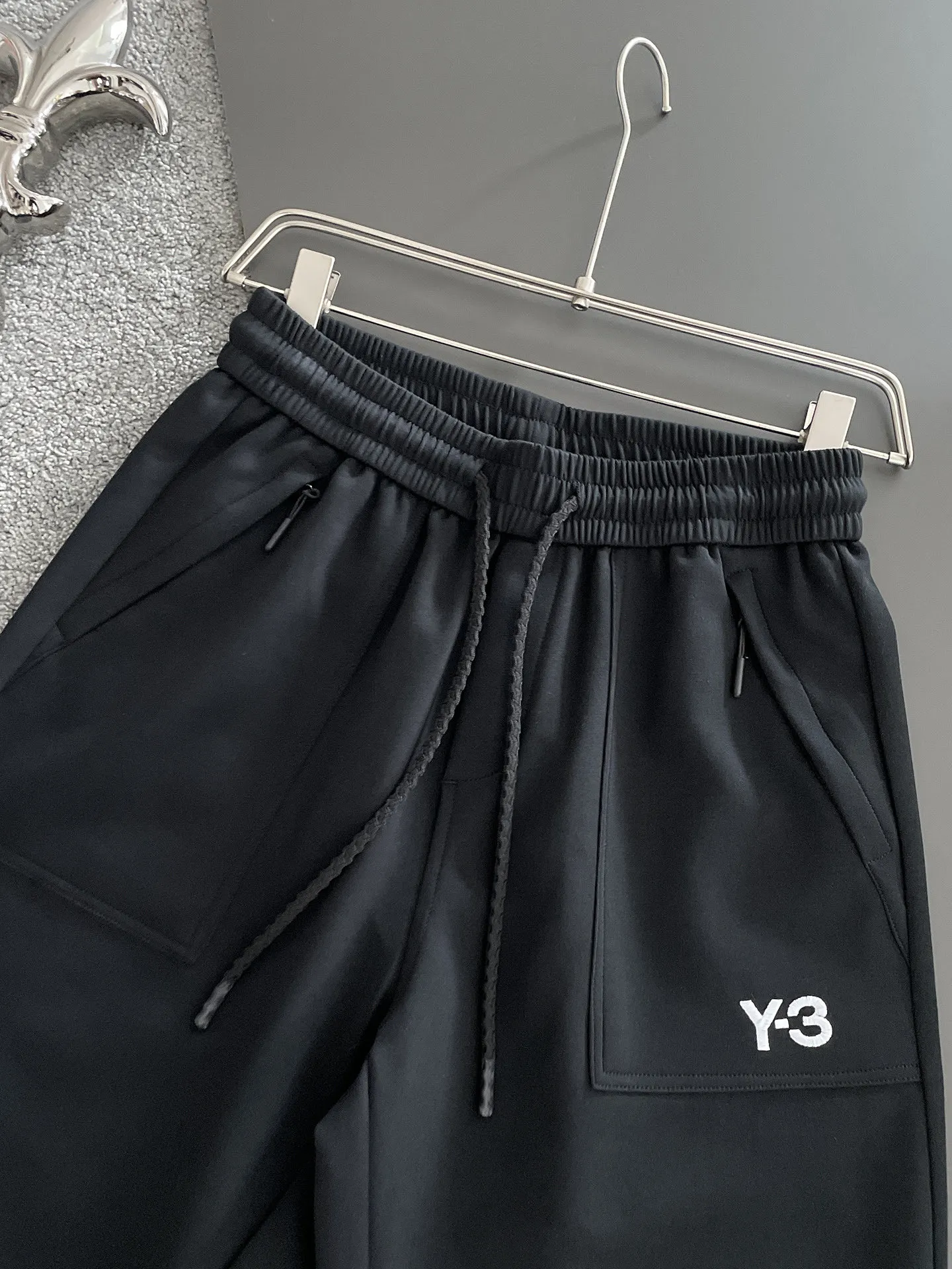 Y 3 Complete three standards 2026 summer New Arrival men's casual shorts, advanced custom-made Breathable fabric Breathable fabric with high elasticity and comfort, impeccable details, top-grade accessories, original logo design concept, delicate and soft feel! The upper body fit is awesome! Size: M-XXXL Please state your height and weight when ordering