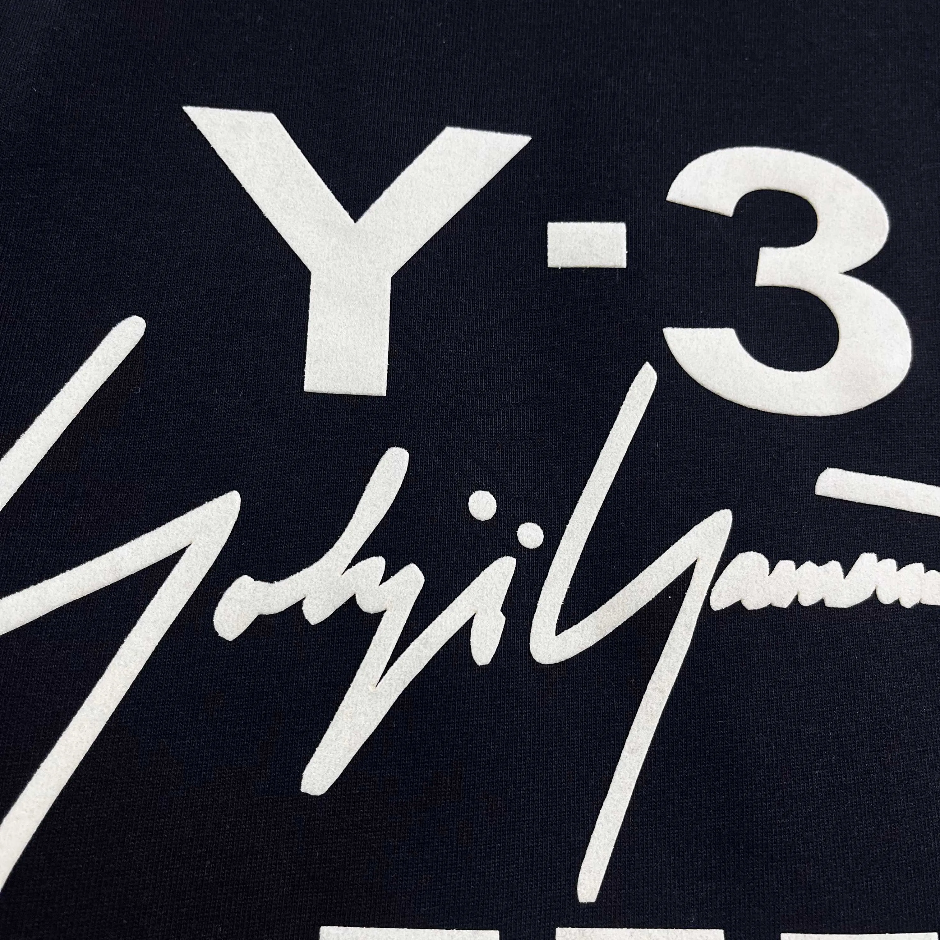 Y 3* * *yoji 2026 spring and summer New Arrival Classic signature letter flocking logo technology Y-3 signature model Double yarn custom plain cotton fabric Short-sleeved T-shirt Men and women Same Style Color: Black White Wine Red Size: S (90-130 pounds) M (120-150 pounds) L (140-165 pounds) XL (160-180 pounds) XXL (180 pounds)