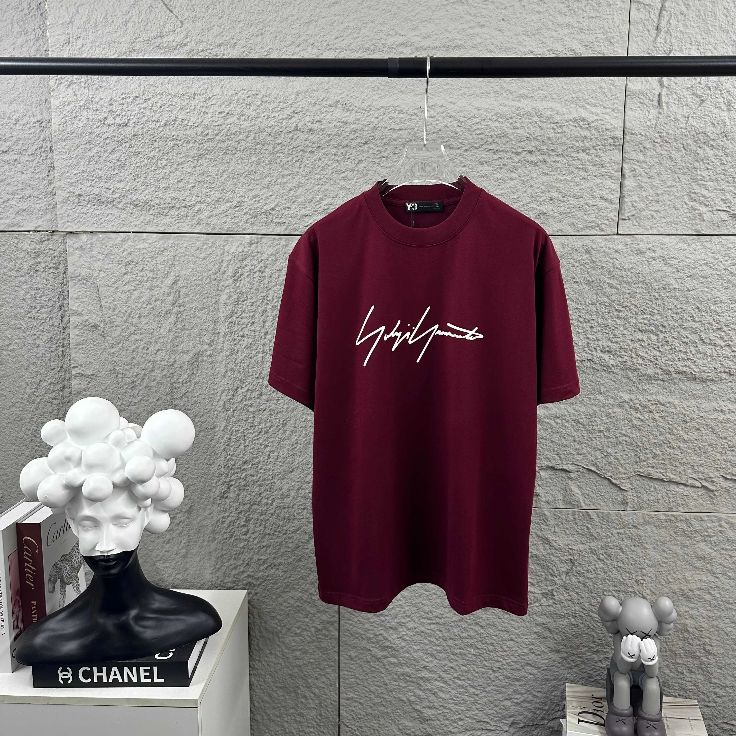Y 3*Yamamoto*Yoji 2026 Spring and Summer New Arrival Simple signature letters three-dimensional foaming technology Y-3 Customized double yarn plain cotton fabric Short-sleeved T-shirt Men and women Same Style Color: Black White Angora Red Flower Gray Size: S (90-130 pounds) M (120-150 pounds) L (140-165 pounds) XL (160-180 pounds) XXL (180 pounds)