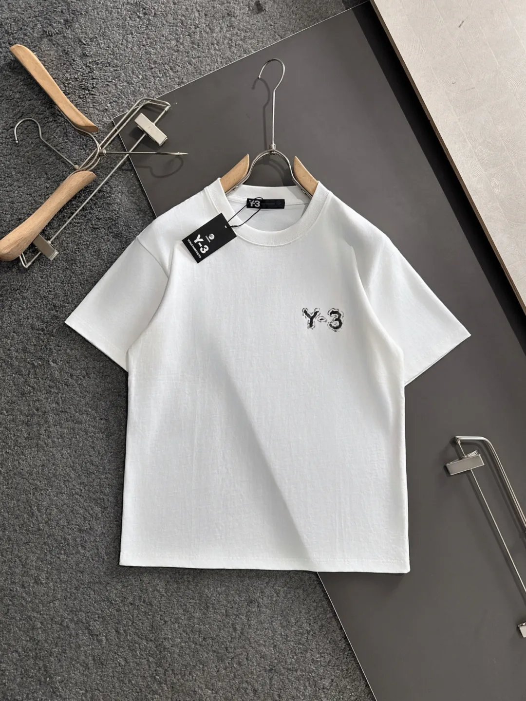 Y 3 2025SS Spring and Summer Newest Arrival round neck fashionable short-sleeved T-shirt, official website synchronization, counter g Salona fabric! Comfortable against the skin, durable and easy to wear, Classic simple logo design, meticulous original craftsmanship, a must-have item for handsome men Sizes M-XXXL