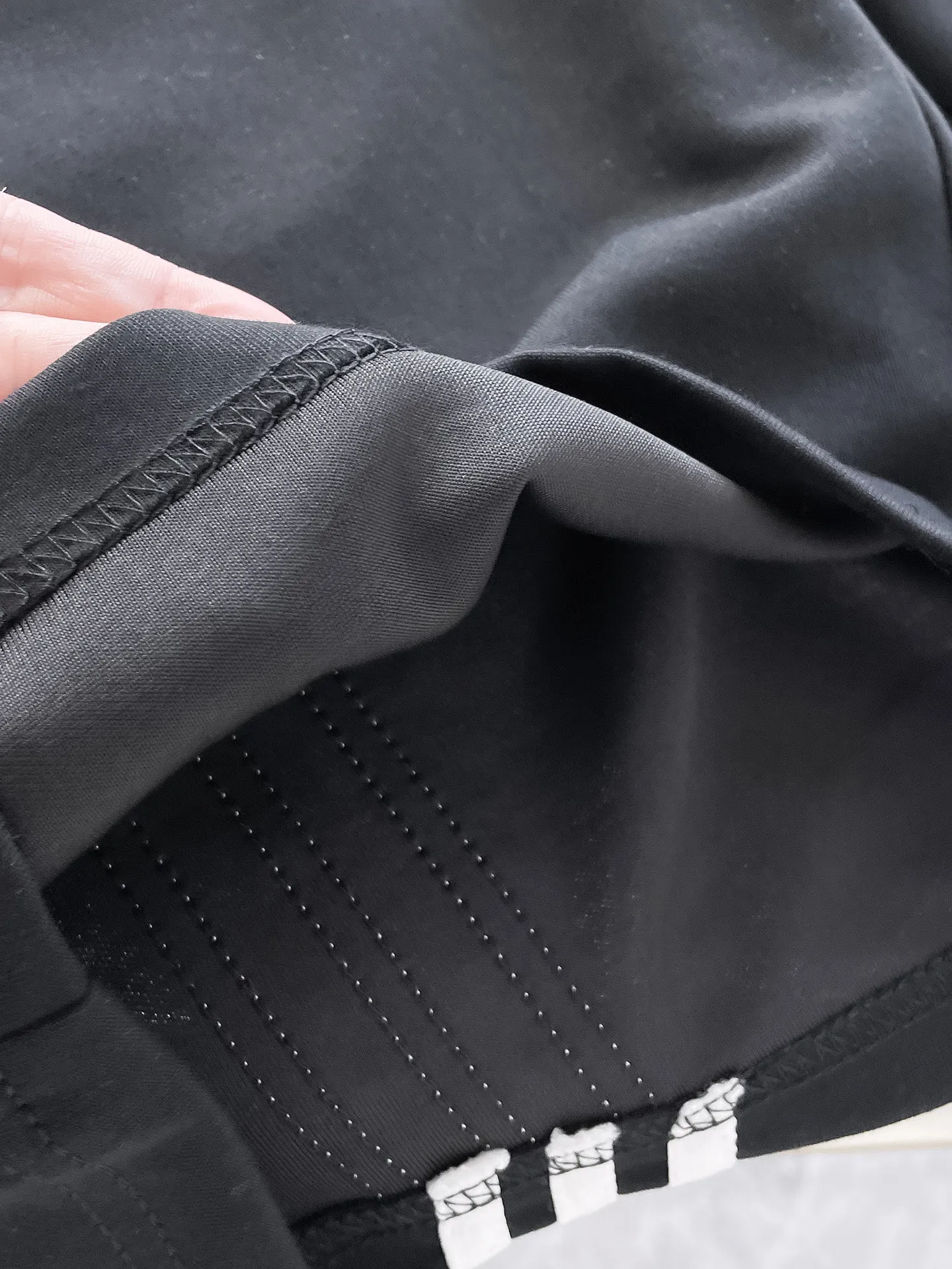 Y 3 Complete three standards 2026 summer New Arrival men's casual shorts, advanced custom-made Breathable fabric Breathable fabric with high elasticity and comfort, impeccable details, top-grade accessories, original logo design concept, delicate and soft feel! The upper body fit is awesome! Size: M-XXXL Please state your height and weight when ordering
