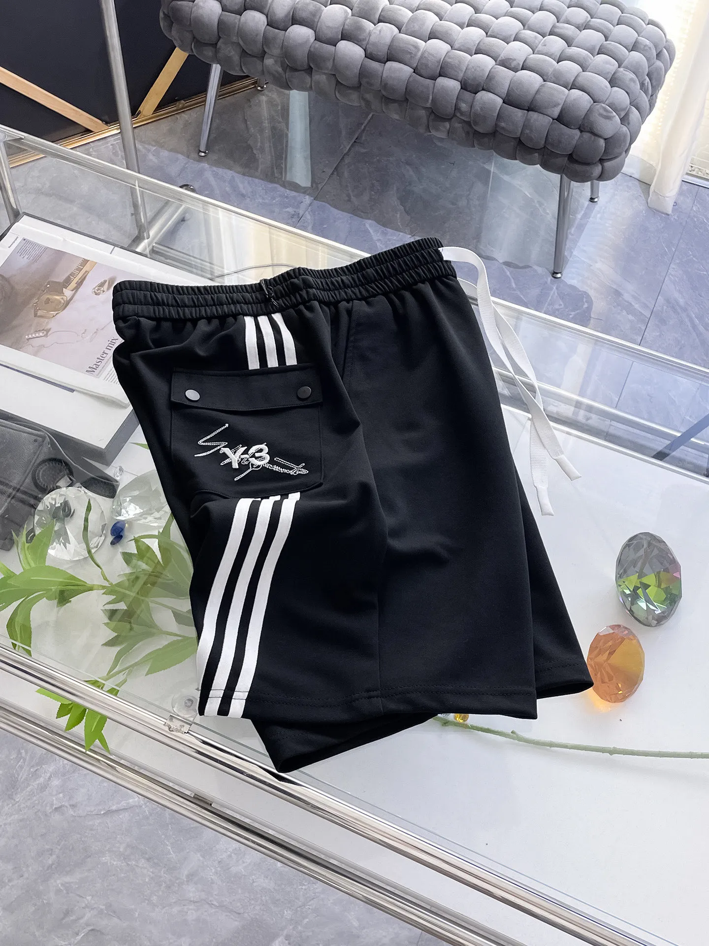 Y 3 Complete three standards 2026 summer New Arrival men's casual shorts, advanced custom-made Breathable fabric Breathable fabric with high elasticity and comfort, impeccable details, top-grade accessories, original logo design concept, delicate and soft feel! The upper body fit is awesome! Size: M-XXXL Please state your height and weight when ordering