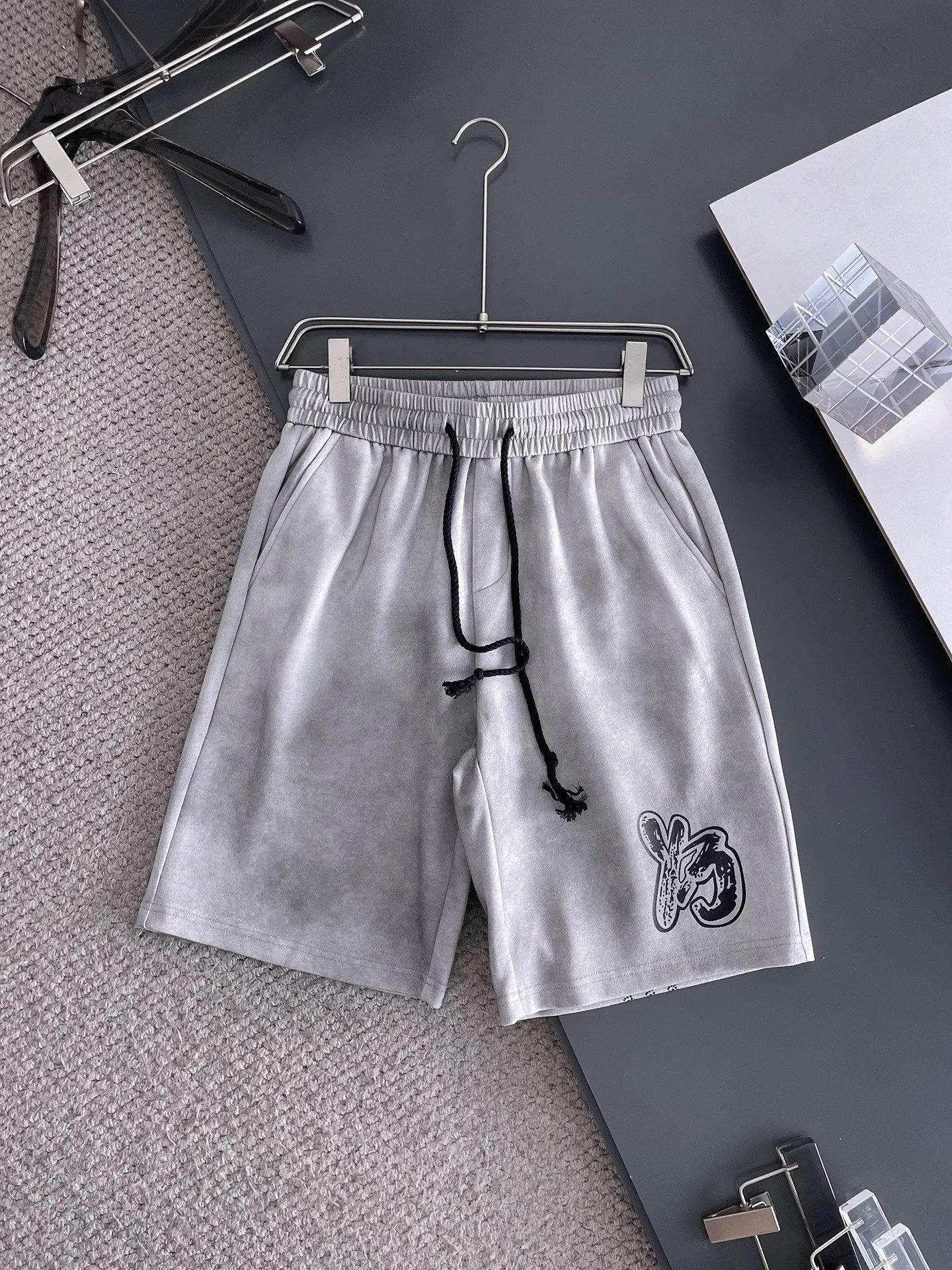 Y 3 Complete three standards 2025 summer New Arrival men's casual shorts, advanced custom-made Breathable fabric Breathable fabric with high stretch and comfort, impeccable details, top-grade accessories, original logo design concept, delicate and soft feel! The upper body fit is awesome! Size: M-XXXL Please state your height and weight when ordering