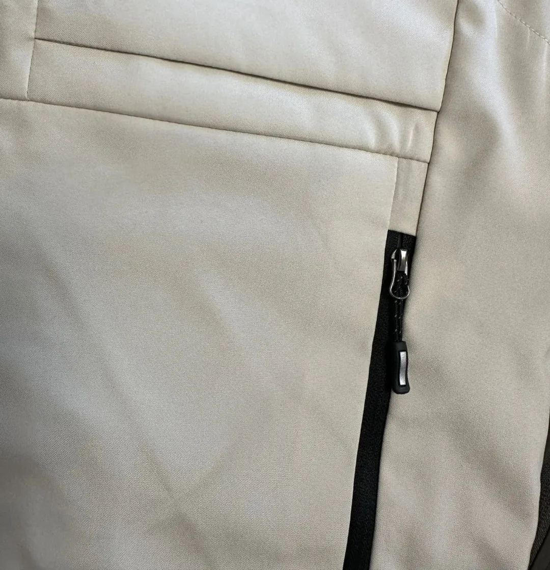 Y-3 Y 3 Autumn outdoor sports and leisure soft shell stand-up collar vest color: Black Cream White Size: L It doesn’t matter who you choose, it can be worn by both men and women, and it looks great as a couple costume! The most popular jacket in the world! Super functional! No Regret Series! Suitable for urban outdoor use, daily wear for self-driving outings, and can be used by both men and women! The fabric of this softshell jacket is windproof and water-repellent, highly Wear-Resistant and Breathable. Its simple cut can be layered with other light clothing, and its patchwork design ensures freedom of movement. Can be used by people with various needs! Versatile is perfect for daily sports and leisure! Premium atmosphere! The love that no amount of gorgeous words can express ~