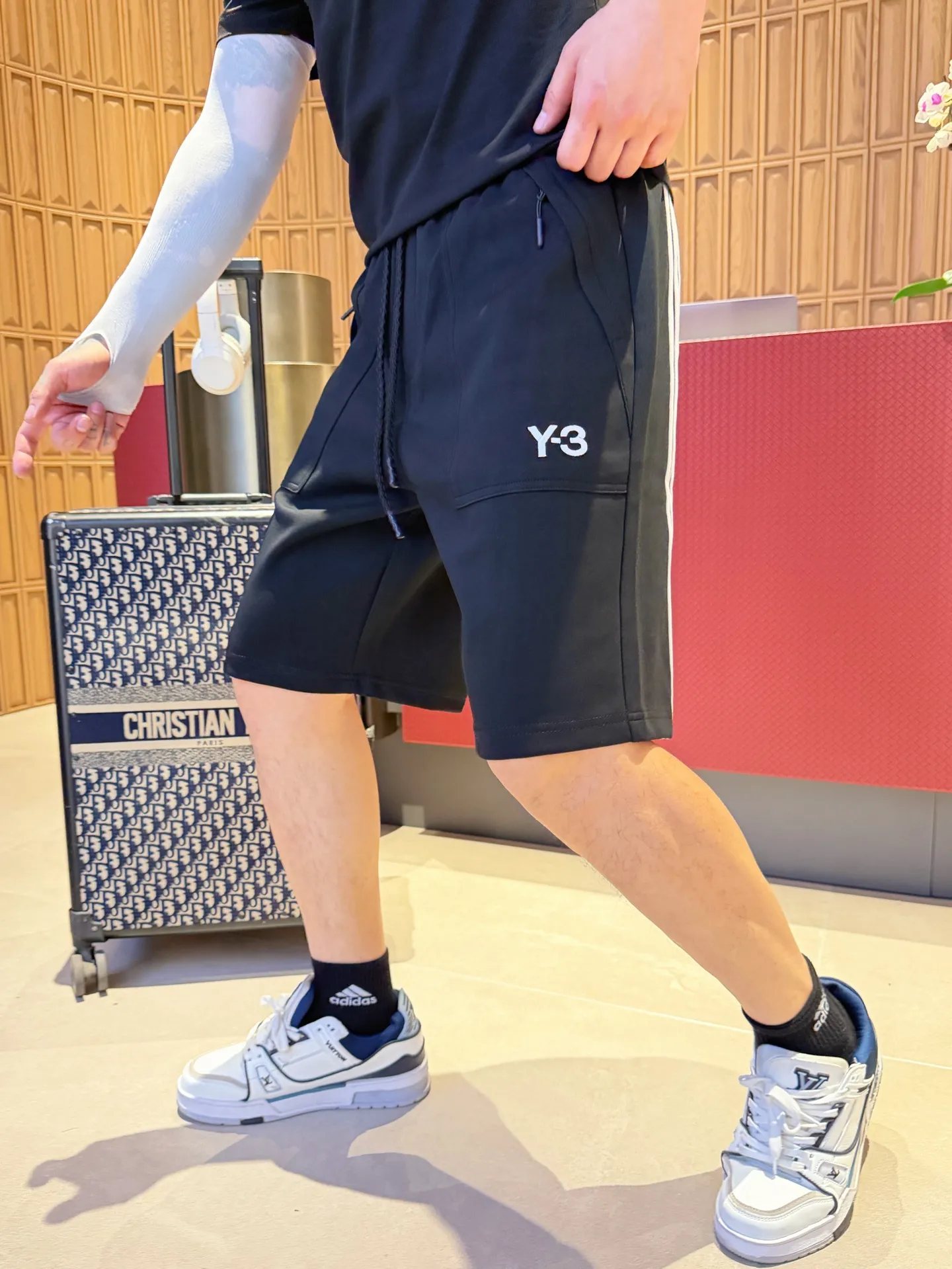 Y 3 Complete three standards 2026 summer New Arrival men's casual shorts, advanced custom-made Breathable fabric Breathable fabric with high elasticity and comfort, impeccable details, top-grade accessories, original logo design concept, delicate and soft feel! The upper body fit is awesome! Size: M-XXXL Please state your height and weight when ordering