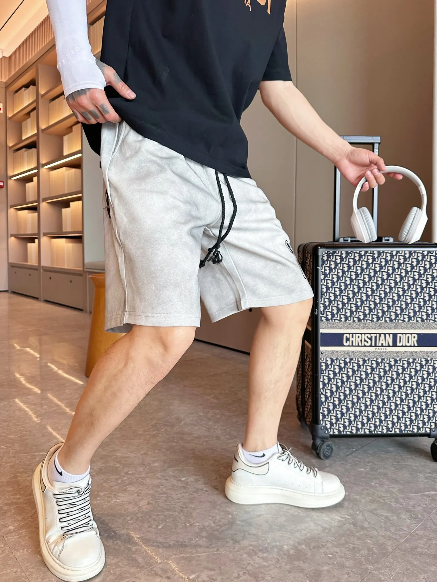 Y 3 Complete three standards 2026 summer New Arrival men's casual shorts, advanced custom-made Breathable fabric Breathable fabric with high elasticity and comfort, impeccable details, top-grade accessories, original logo design concept, delicate and soft feel! The upper body fit is awesome! Size: M-XXXL Please state your height and weight when ordering
