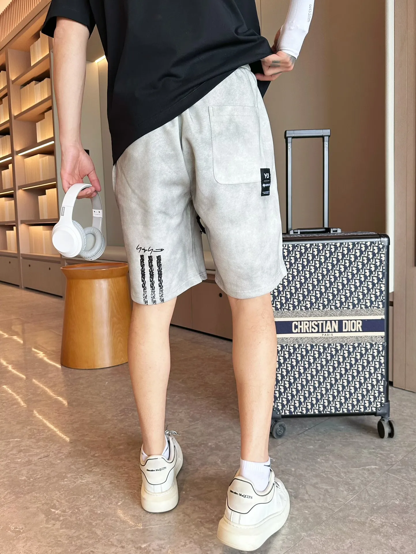 Y 3 Complete three standards 2026 summer New Arrival men's casual shorts, advanced custom-made Breathable fabric Breathable fabric with high elasticity and comfort, impeccable details, top-grade accessories, original logo design concept, delicate and soft feel! The upper body fit is awesome! Size: M-XXXL Please state your height and weight when ordering