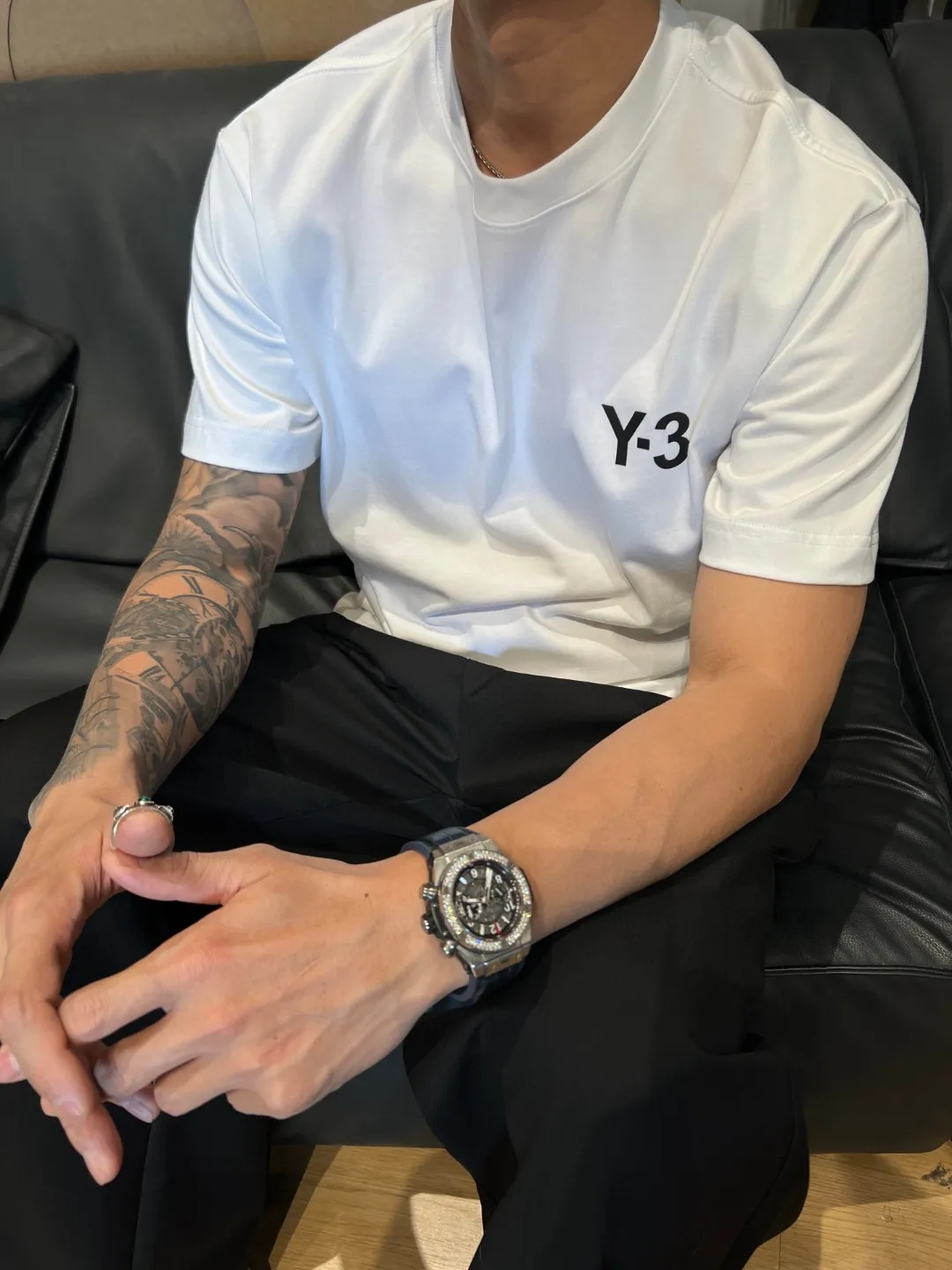Y 3🌟Summer New Arrival🎽 is made of customized Salona fabric, which is super soft and skin-friendly! High-end logo printing and design embellishments, neat and detailed wiring on the inside, making the upper body fashionable! Premium Versatile model, quality is visible! Sizes: S-XXL Color: black, white