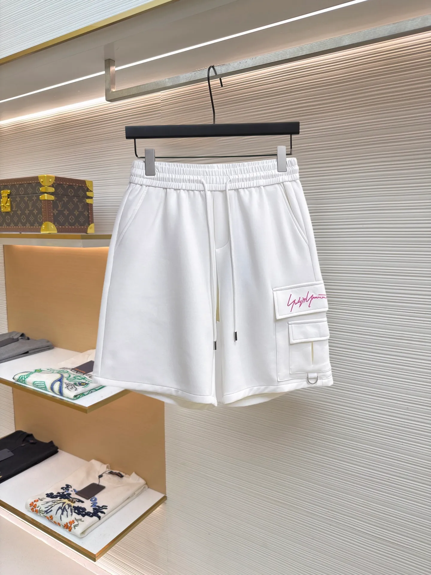 Y 3 Complete three standards 2026 summer New Arrival men's casual shorts, advanced custom-made Breathable fabric Breathable fabric with high elasticity and comfort, impeccable details, top-grade accessories, original logo design concept, delicate and soft feel! The upper body fit is awesome! Size: M-XXXL Please state your height and weight when ordering