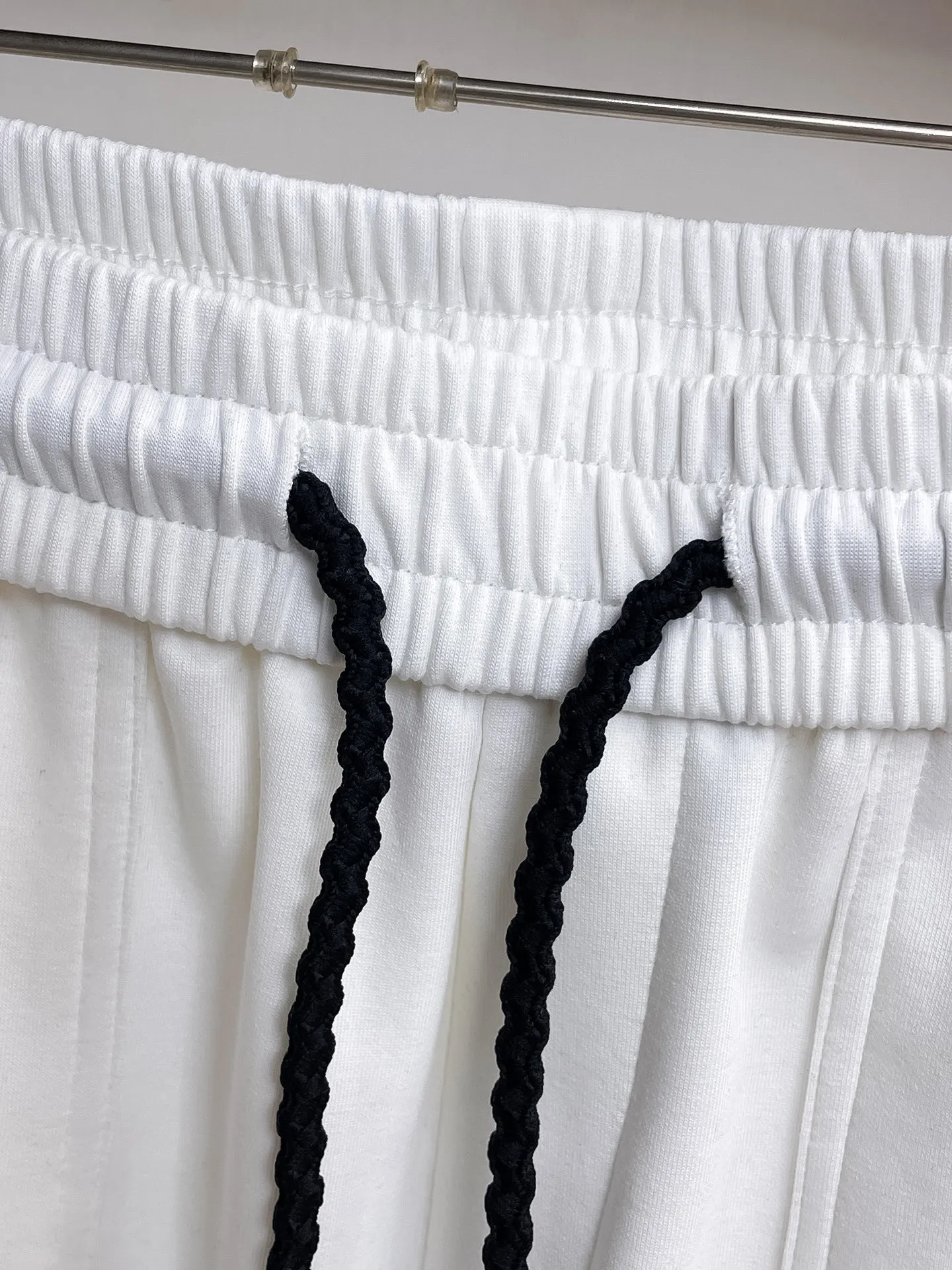 Y 3 Complete three standards 2026 summer New Arrival men's casual shorts, advanced custom-made Breathable fabric Breathable fabric with high elasticity and comfort, impeccable details, top-grade accessories, original logo design concept, delicate and soft feel! The upper body fit is awesome! Size: M-XXXL Please state your height and weight when ordering