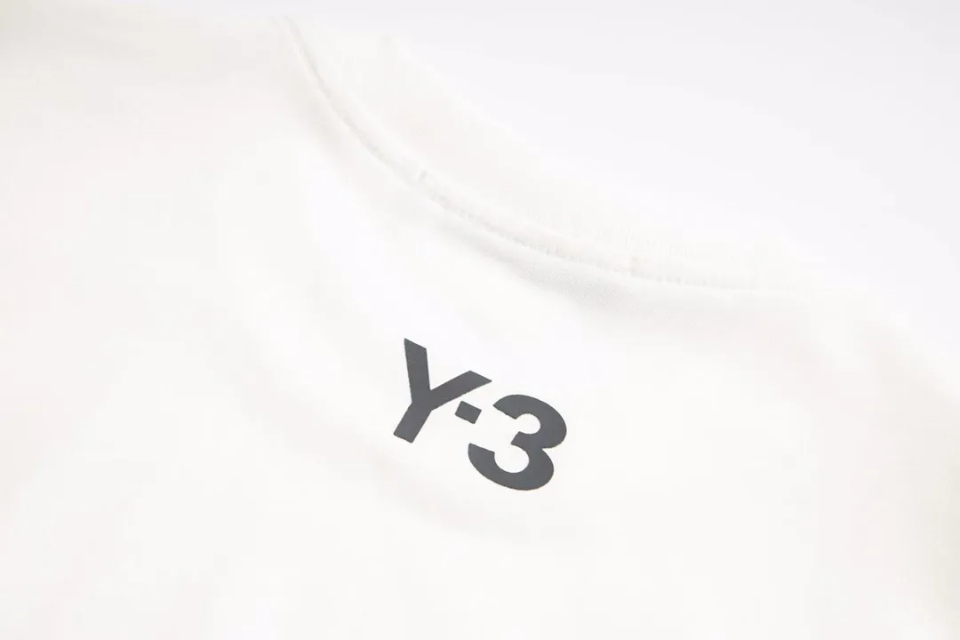 Y 3 is made of imported cotton material. The fabric has a soft touch and is close to the skin and comfortable to wear. The Classic patch-glued Y-3 letter pattern design on the chest is very novel and highly recognizable. Classic cut, not fussy, fashionable, Versatile and easy to wear! Same Style for men and women, color: Black White Size XS-L