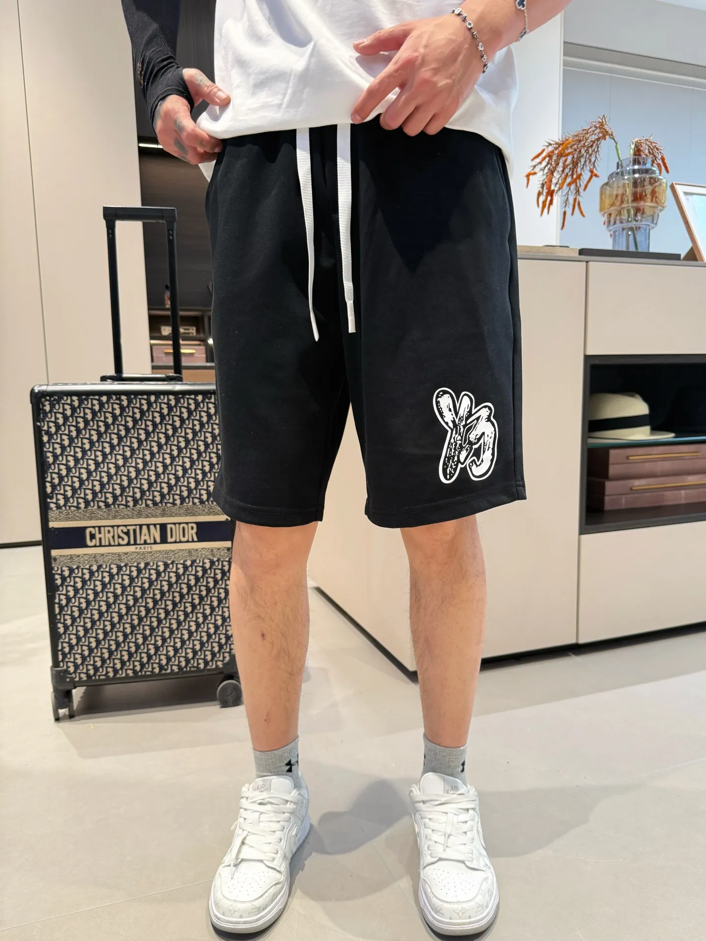 Y 3 Complete three standards 2026 summer New Arrival men's casual shorts, advanced custom-made Breathable fabric Breathable fabric with high elasticity and comfort, impeccable details, top-grade accessories, original logo design concept, delicate and soft feel! The upper body fit is awesome! Size: M-XXXL Please state your height and weight when ordering