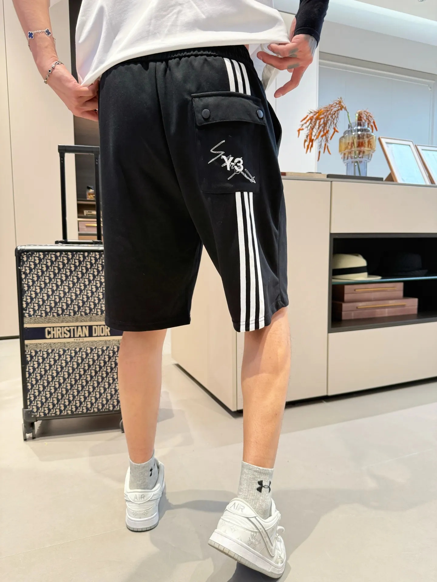 Y 3 Complete three standards 2026 summer New Arrival men's casual shorts, advanced custom-made Breathable fabric Breathable fabric with high elasticity and comfort, impeccable details, top-grade accessories, original logo design concept, delicate and soft feel! The upper body fit is awesome! Size: M-XXXL Please state your height and weight when ordering