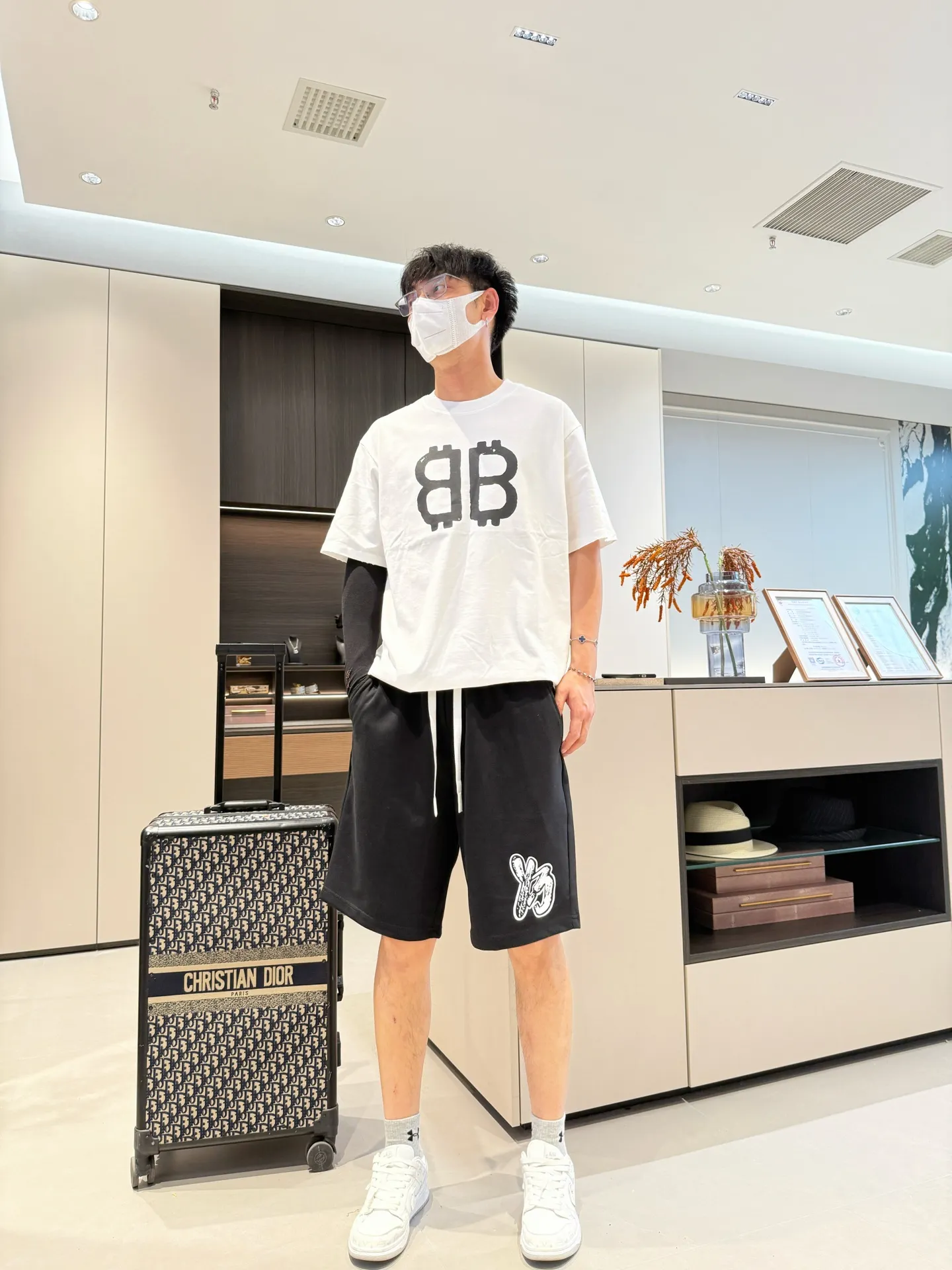 Y 3 Complete three standards 2026 summer New Arrival men's casual shorts, advanced custom-made Breathable fabric Breathable fabric with high elasticity and comfort, impeccable details, top-grade accessories, original logo design concept, delicate and soft feel! The upper body fit is awesome! Size: M-XXXL Please state your height and weight when ordering
