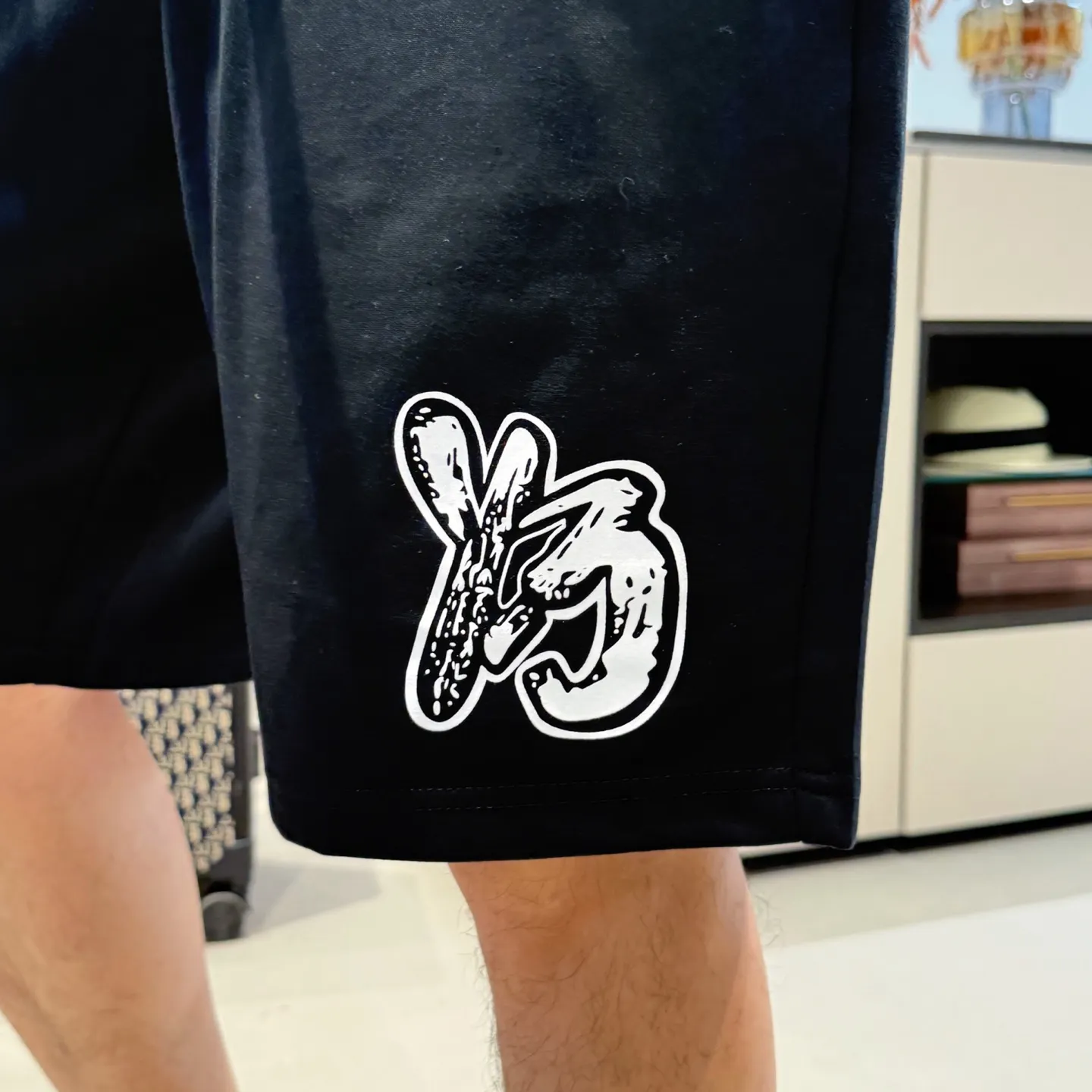 Y 3 Complete three standards 2026 summer New Arrival men's casual shorts, advanced custom-made Breathable fabric Breathable fabric with high elasticity and comfort, impeccable details, top-grade accessories, original logo design concept, delicate and soft feel! The upper body fit is awesome! Size: M-XXXL Please state your height and weight when ordering