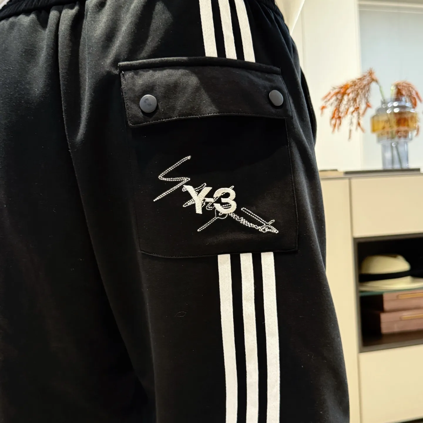 Y 3 Complete three standards 2026 summer New Arrival men's casual shorts, advanced custom-made Breathable fabric Breathable fabric with high elasticity and comfort, impeccable details, top-grade accessories, original logo design concept, delicate and soft feel! The upper body fit is awesome! Size: M-XXXL Please state your height and weight when ordering