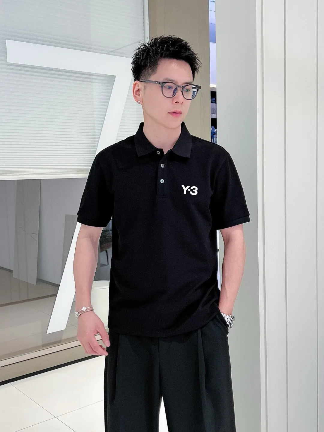 Y-3 summer New Arrival logo men's lapel polo shirt! Classic business men's style, Premium men's ceiling-level business men's style! Simple and fashionable yet elegant, it looks great when worn alone, and you can wear it with your eyes closed as you control quality/details. It is low-key, luxurious and connotative! Color: Black White Size: M-3XL