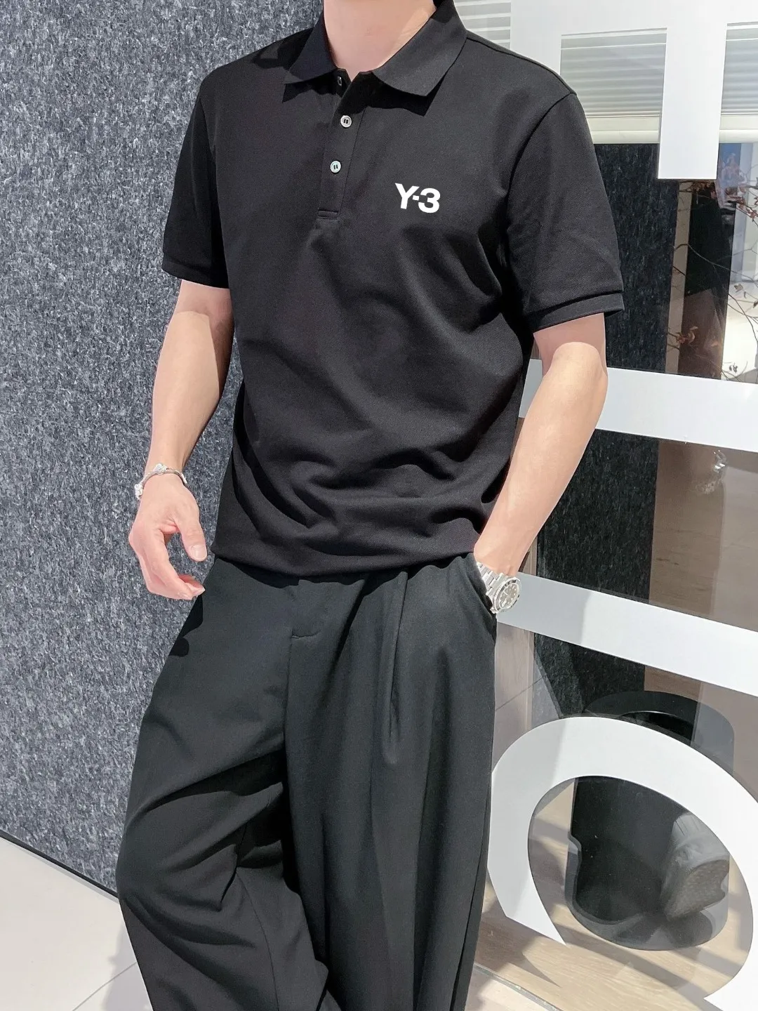 Y-3 summer New Arrival logo men's lapel polo shirt! Classic business men's style, Premium men's ceiling-level business men's style! Simple and fashionable yet elegant, it looks great when worn alone, and you can wear it with your eyes closed as you control quality/details. It is low-key, luxurious and connotative! Color: Black White Size: M-3XL