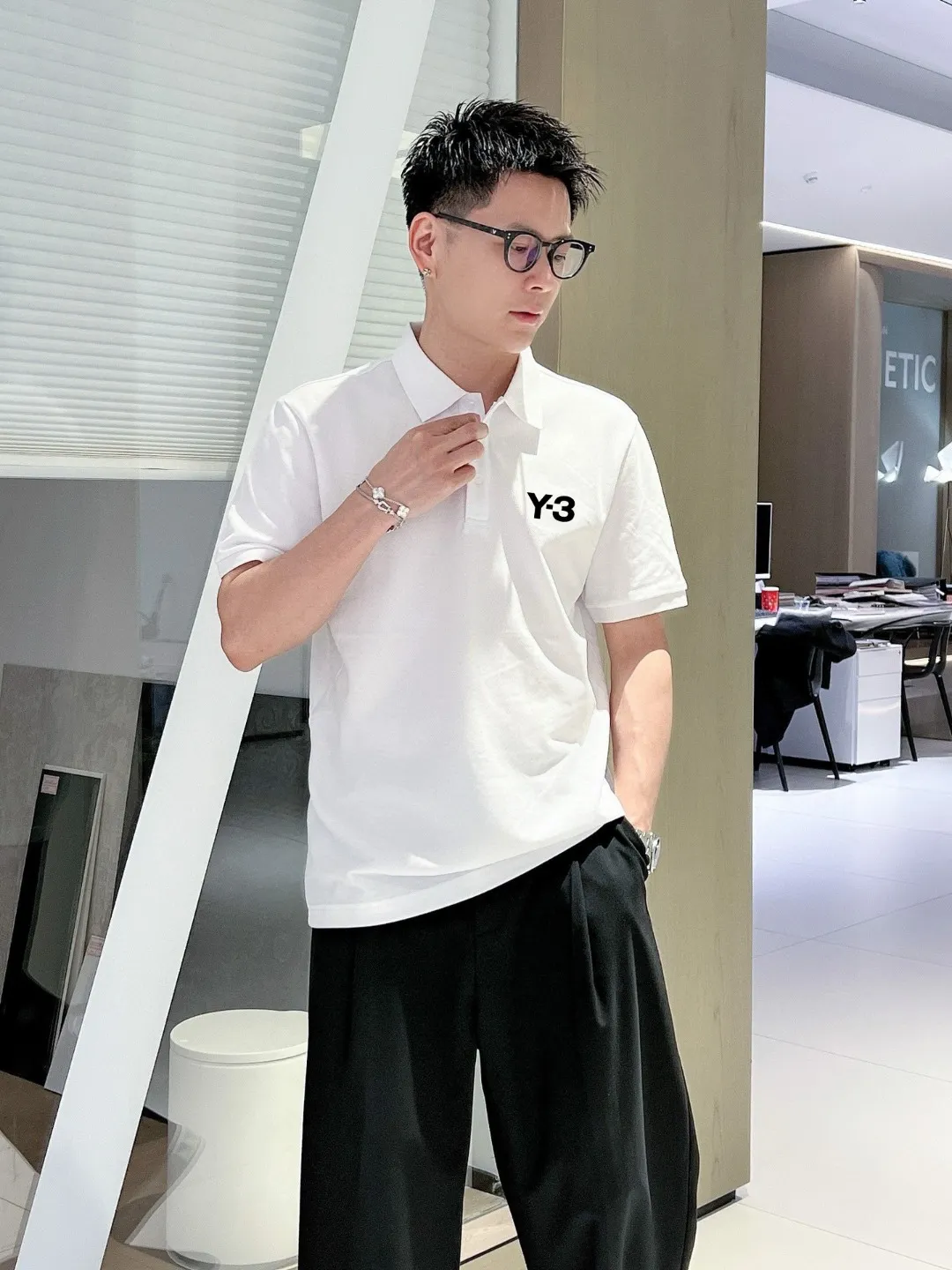 Y-3 summer New Arrival logo men's lapel polo shirt! Classic business men's style, Premium men's ceiling-level business men's style! Simple and fashionable yet elegant, it looks great when worn alone, and you can wear it with your eyes closed as you control quality/details. It is low-key, luxurious and connotative! Color: Black White Size: M-3XL