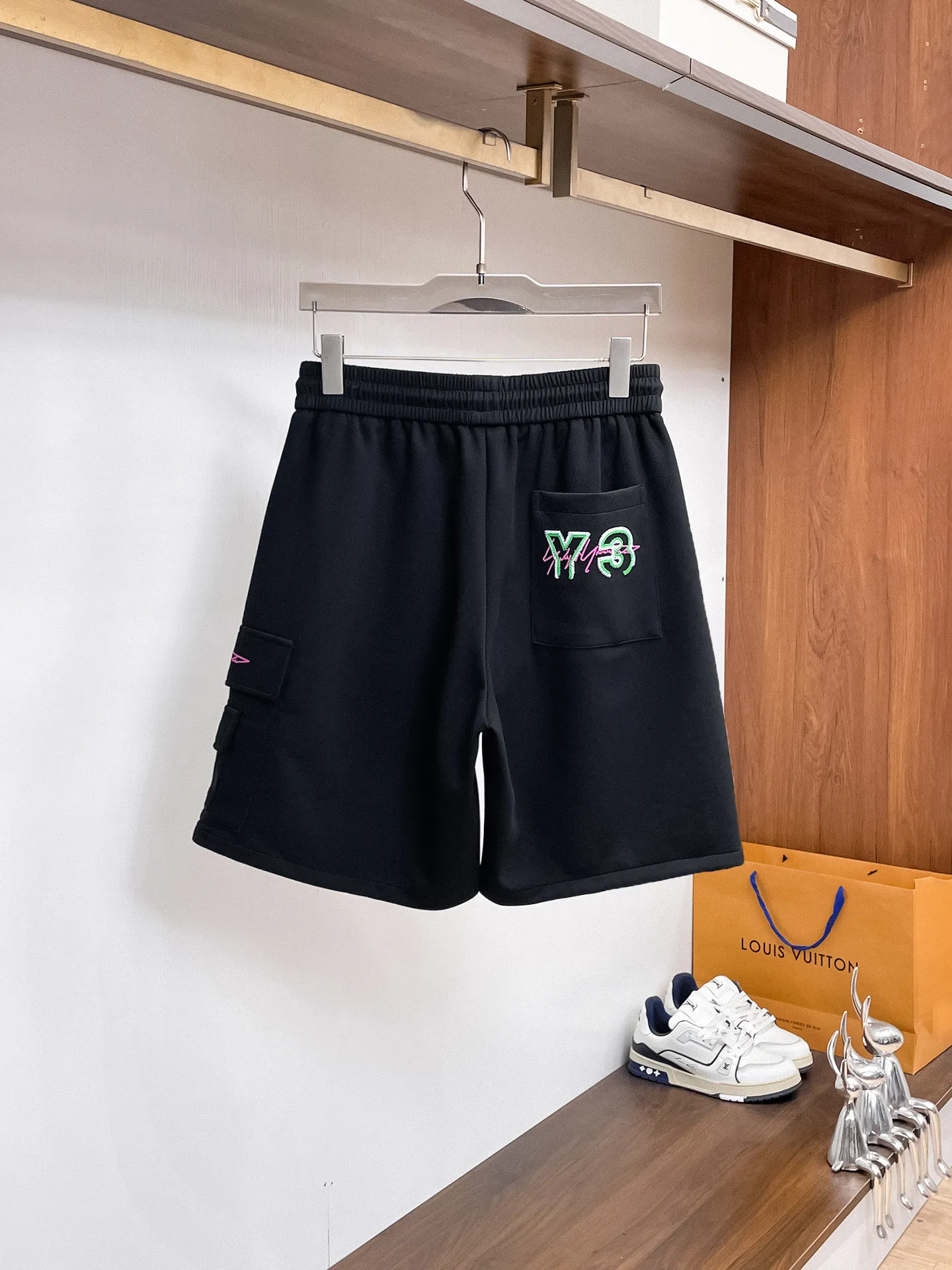 Y 3 Complete three standards 2026 summer New Arrival men's casual shorts, advanced custom-made Breathable fabric Breathable fabric with high elasticity and comfort, impeccable details, top-grade accessories, original logo design concept, delicate and soft feel! The upper body fit is awesome! Size: M-XXXL Please state your height and weight when ordering