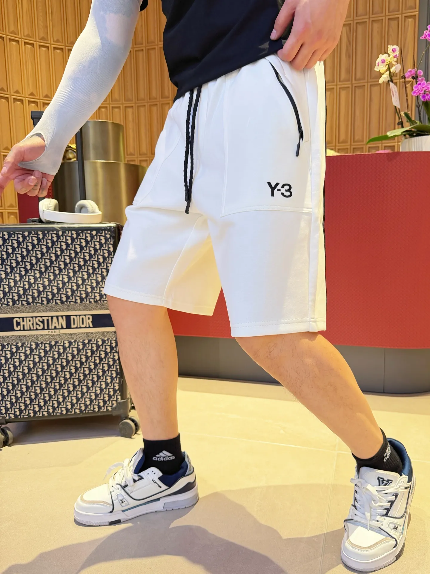 Y 3 Complete three standards 2026 summer New Arrival men's casual shorts, advanced custom-made Breathable fabric Breathable fabric with high elasticity and comfort, impeccable details, top-grade accessories, original logo design concept, delicate and soft feel! The upper body shape is awesome! Size: M-XXXL Please state your height and weight when ordering