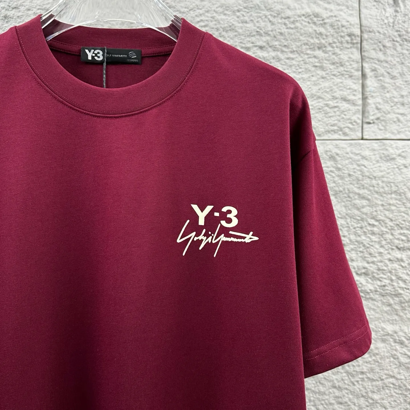 Y 3*Yamamoto*Yoji 2026 Spring and Summer New Arrival Simple signature letters three-dimensional flocking technology Y-3 Customized double yarn plain cotton fabric Short-sleeved T-shirt Men and women Same Style Color: Black White Angora Red Size: S (90-130 pounds) M (120-150 pounds) L (140-165 pounds) XL (160-180 pounds) XXL (180 pounds)