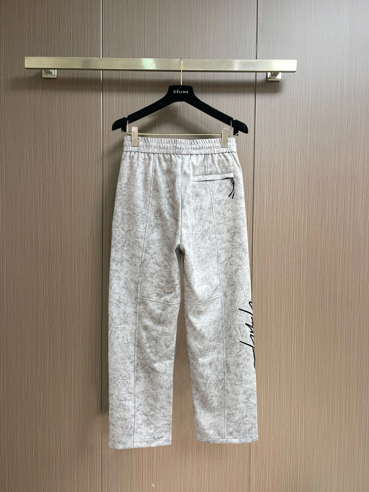 Y 3 [Higher version] The latest products for autumn and winter 2026, available at the counter simultaneously, original goods, fashionable casual trousers and casual pants, using imported original fabrics, top-grade embroidery 🪡 craft letter pattern logo, original hardware accessories decoration, simple yet fashionable, fashionable and handsome upper body, Sizes: M-3XL