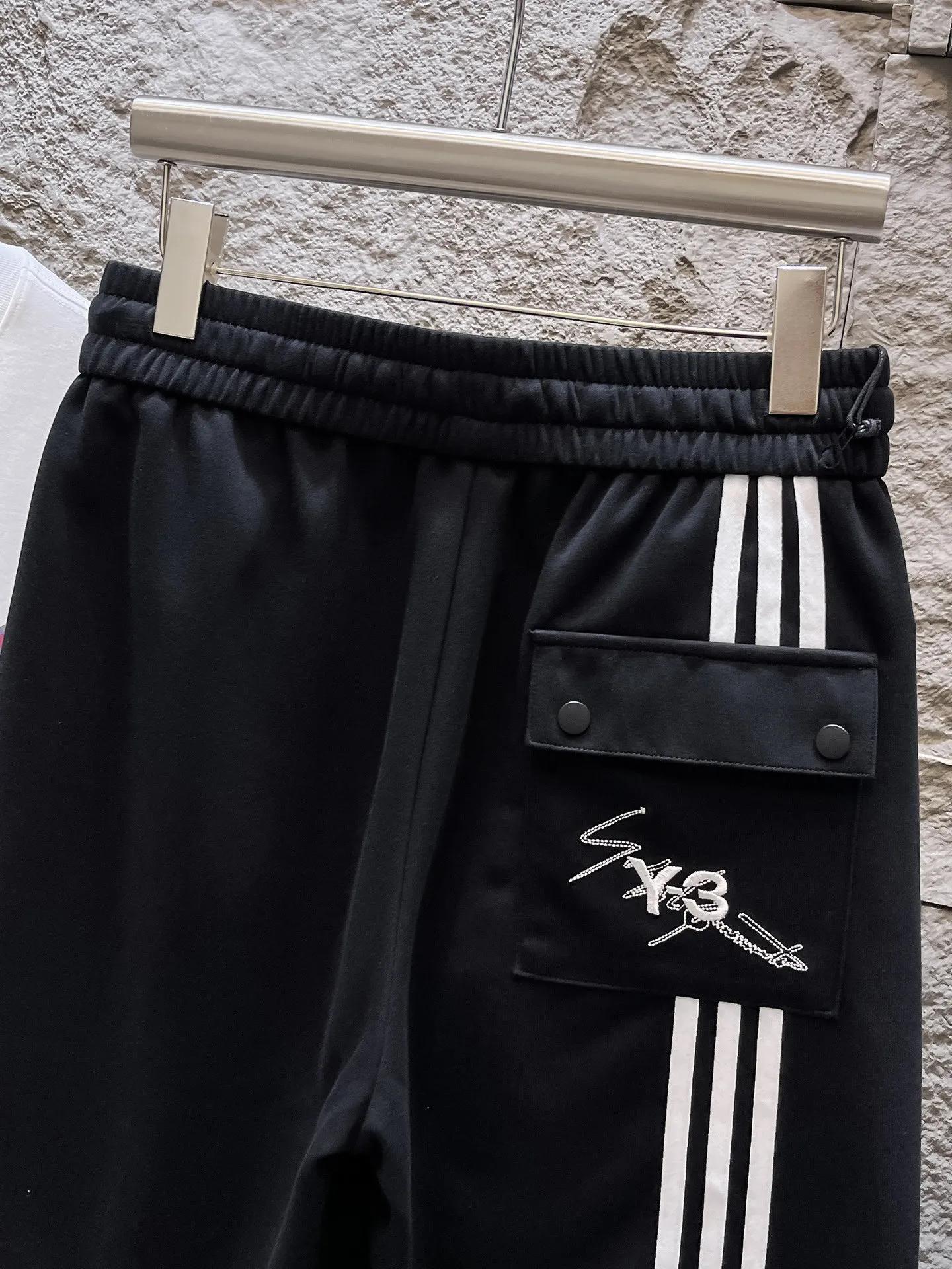 Y 3 Complete three standards 2026 summer New Arrival men's casual shorts, advanced custom-made Breathable fabric Breathable fabric with high elasticity and comfort, impeccable details, top-grade accessories, original logo design concept, delicate and soft feel! The upper body fit is awesome! Size: M-XXXL Please state your height and weight when ordering