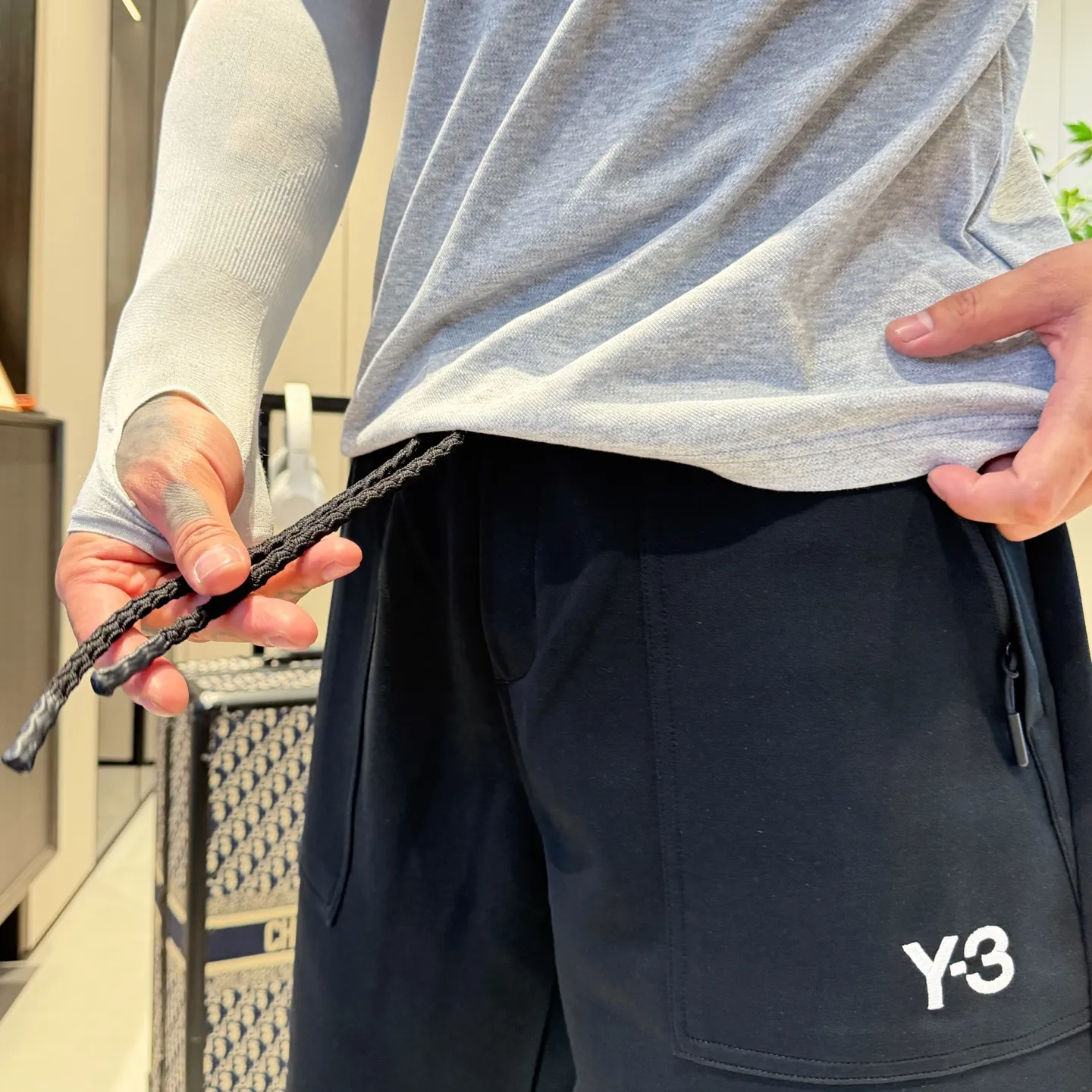 Y 3 Complete three standards 2026 summer New Arrival men's casual shorts, advanced custom-made Breathable fabric Breathable fabric with high elasticity and comfort, impeccable details, top-grade accessories, original logo design concept, delicate and soft feel! The upper body fit is awesome! Size: M-XXXL Please state your height and weight when ordering