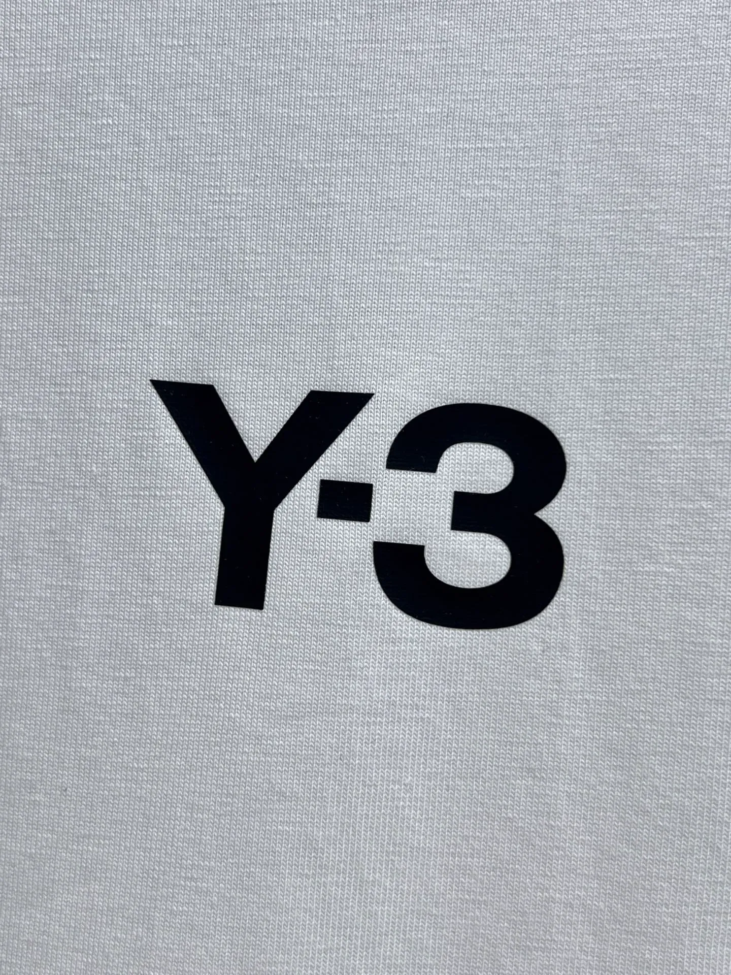 Yohji Yamamoto Y 3🌟New Arrival letter printing double-layer heavy-duty short-sleeved T-shirt. Whether it is a T-shirt or a sweatshirt, the letter pattern is a hot sale item every year. The large-area front printing is directly sprayed by Dakangli digital printing machine. The cost is extremely high. After many debuggings, the color difference restoration of the pattern is close to 99% with the original version. It is different from the garbage offset printing version in the market. It is super time-consuming. The fabric is exclusively customized and dyed. Gram cotton double-strand 🐎🐎Size: S-XXL Black White 2 colors Size chart Chest Shoulder Width Clothes Length Sleeve Length S 110 54 69 21 M 114 56 71 22 L 118 58 73 22 XL 122 60 75 23 2XL 126 62 77 23
