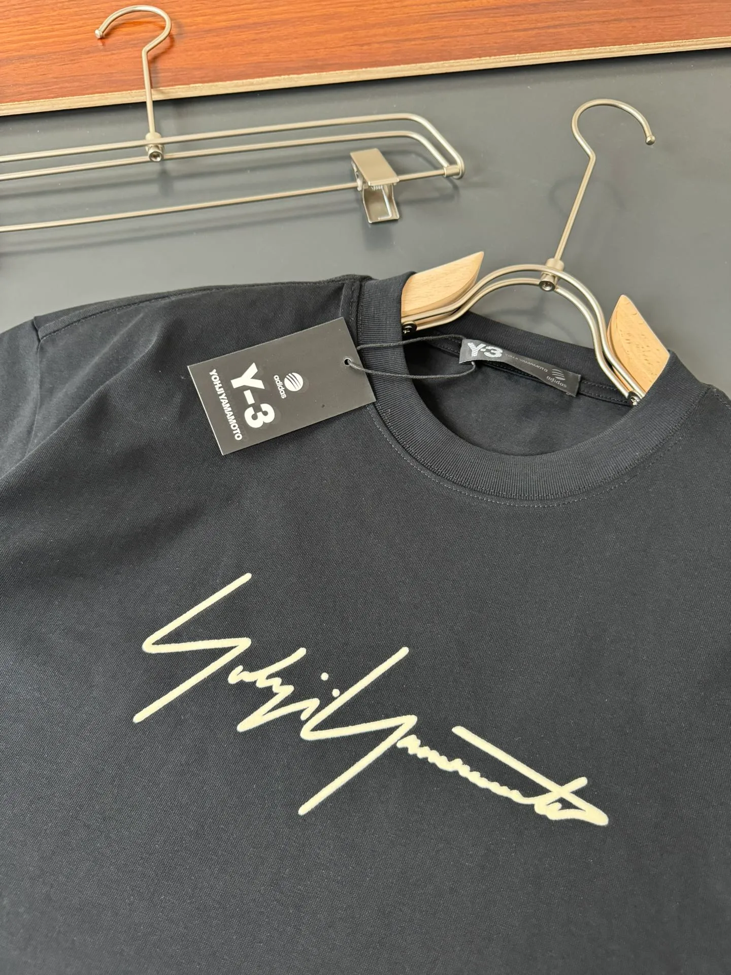 Y-3*Yoji Yamamoto*The most New Arrival round neck fashionable short-sleeved T-shirt in spring and summer, flocking➕printing process logo design, heavyweight pure cotton double yarn pure cotton fabric! Comfortable against the skin, durable and easy to wear, meticulous original craftsmanship, a must-have for casual Versatile Sizes S M L XL XXL
