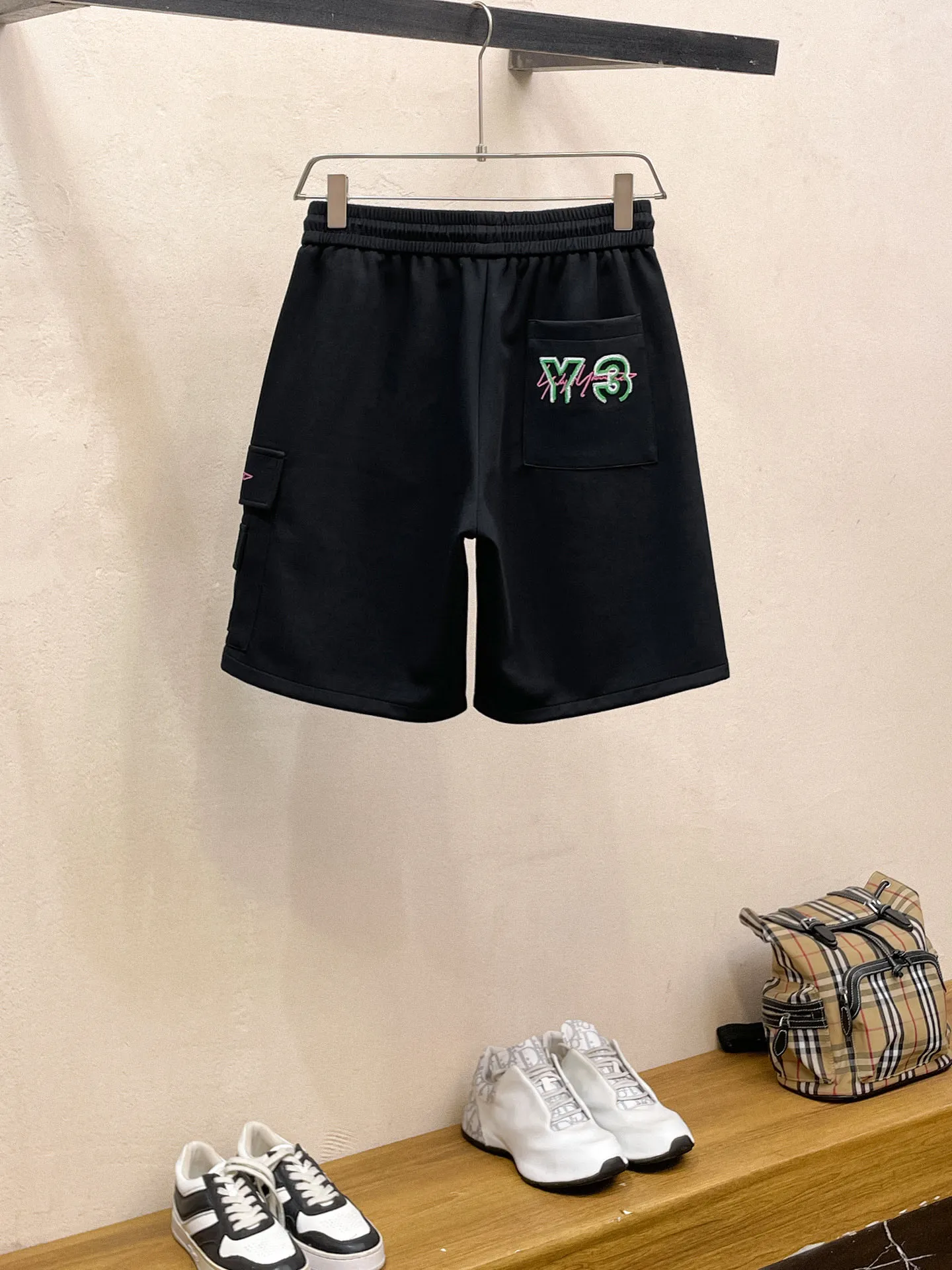 Y 3 Complete three standards 2026 summer New Arrival men's casual shorts, advanced custom-made Breathable fabric Breathable fabric with high elasticity and comfort, impeccable details, top-grade accessories, original logo design concept, delicate and soft feel! The upper body fit is awesome! Size: M-XXXL Please state your height and weight when ordering