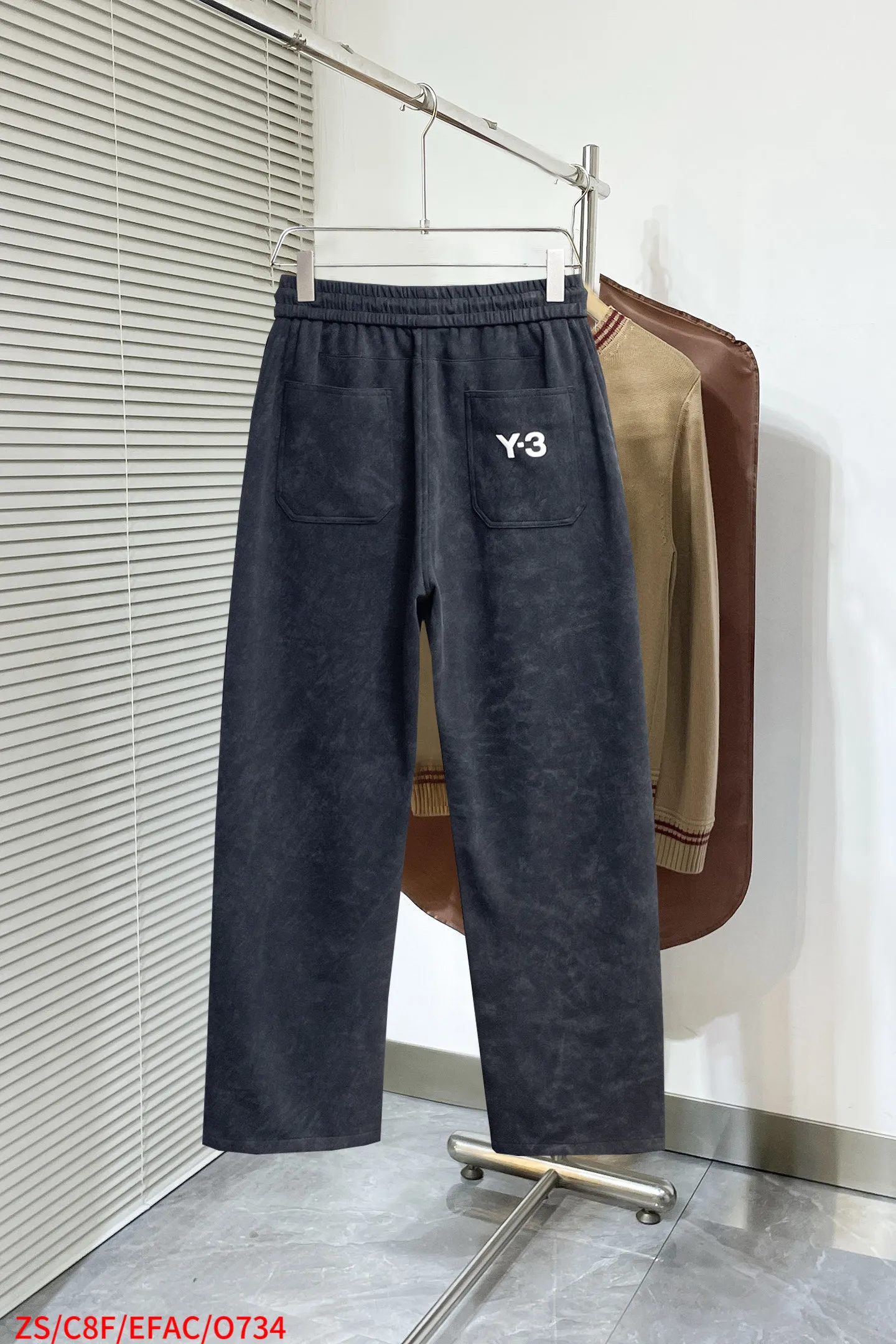 Y 3 🆕2026 Autumn and Winter New Arrival trousers and casual pants🎁 are on sale simultaneously on the official website. Brand Classic LOGO casual pants, customized fabrics, excellent comfort and strong touch. Highly recognisable, perfect appearance and craftsmanship. Size:M-3XL
