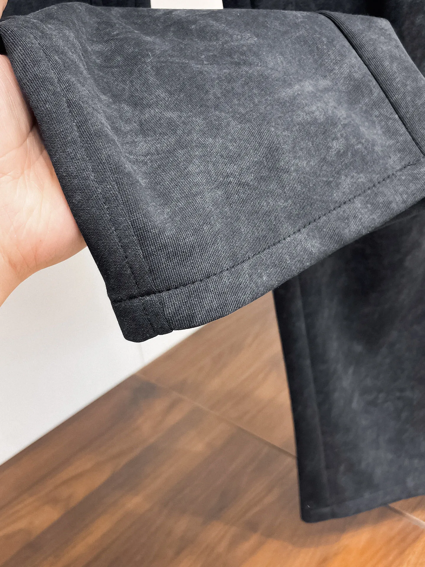 Y 3 🆕2026 Autumn and Winter New Arrival trousers and casual pants🎁 are on sale simultaneously on the official website. Brand Classic LOGO casual pants, customized fabrics, excellent comfort and strong touch. Highly recognisable, perfect appearance and craftsmanship. Size:M-3XL