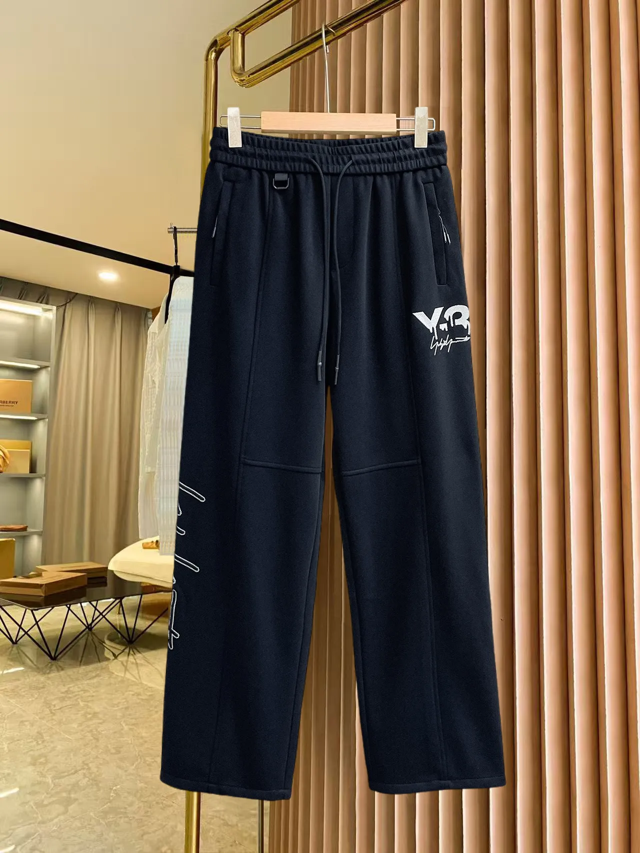 Y 3 [Higher version] The latest products for autumn and winter 2026, available at the counter simultaneously, original goods, fashionable casual trousers and casual pants, using imported original fabrics, top-grade embroidery 🪡 craft letter pattern logo, original hardware accessories decoration, simple yet fashionable, fashionable and handsome upper body, Sizes: M-3XL