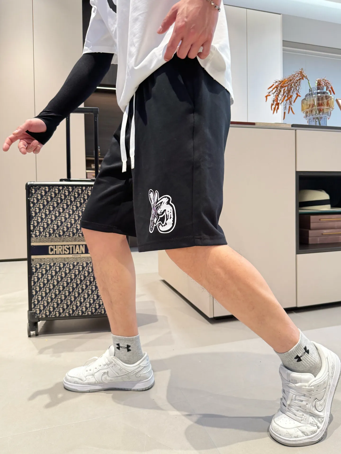 Y 3 Complete three standards 2026 summer New Arrival men's casual shorts, advanced custom-made Breathable fabric Breathable fabric with high elasticity and comfort, impeccable details, top-grade accessories, original logo design concept, delicate and soft feel! The upper body fit is awesome! Size: M-XXXL Please state your height and weight when ordering