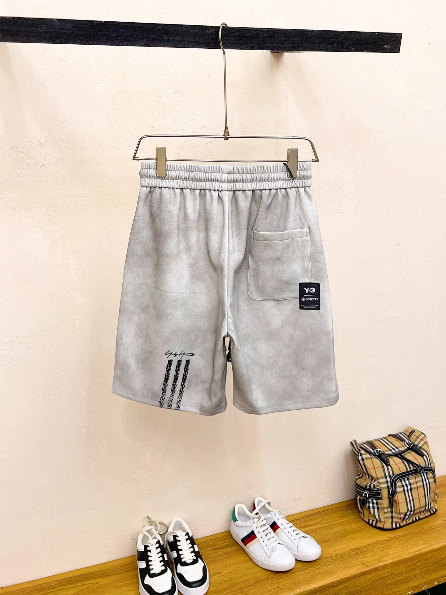 Y 3 Complete three standards 2026 summer New Arrival men's casual shorts, advanced custom-made Breathable fabric Breathable fabric with high elasticity and comfort, impeccable details, top-grade accessories, original logo design concept, delicate and soft feel! The upper body fit is awesome! Size: M-XXXL Please state your height and weight when ordering