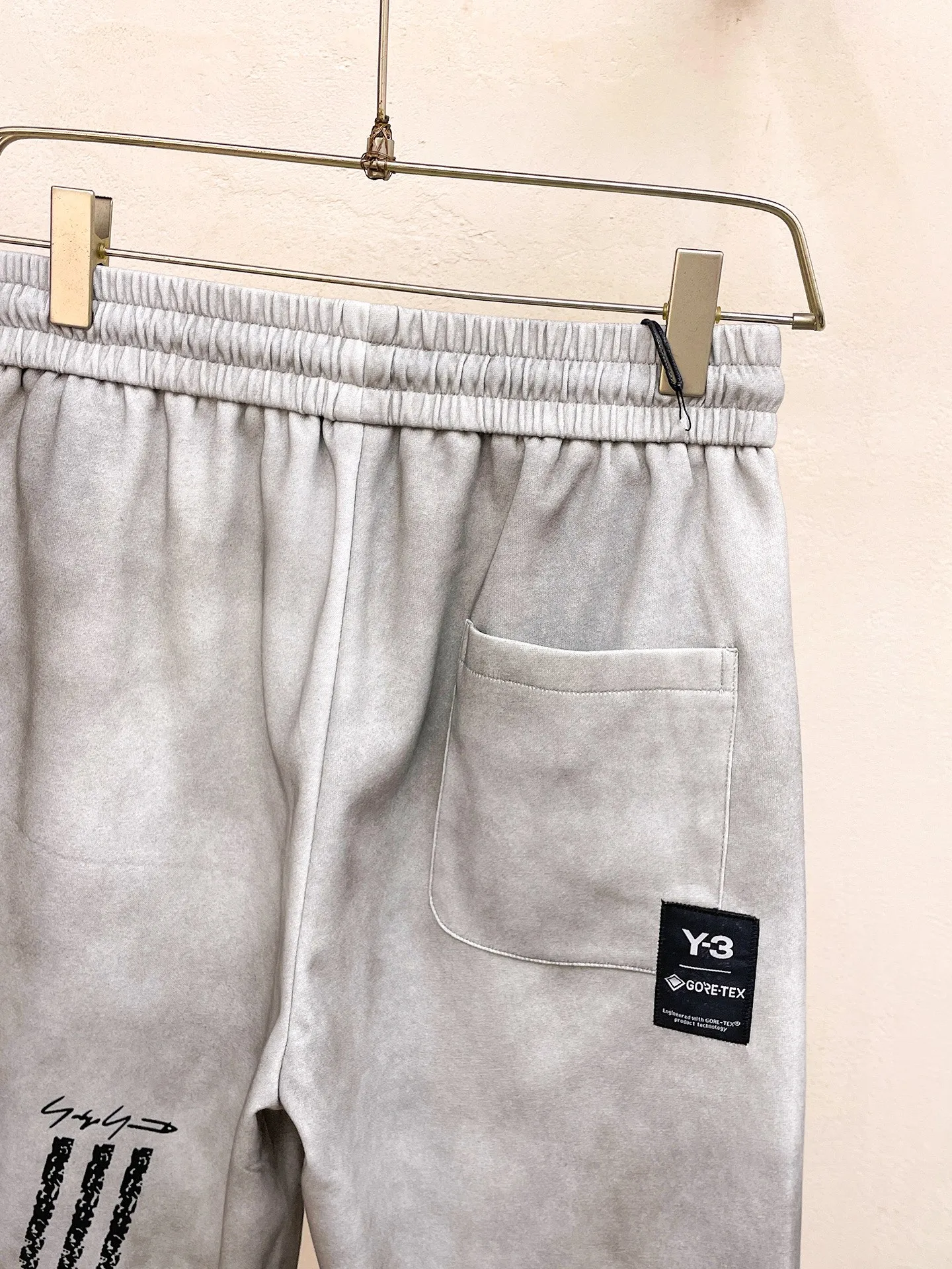 Y 3 Complete three standards 2026 summer New Arrival men's casual shorts, advanced custom-made Breathable fabric Breathable fabric with high elasticity and comfort, impeccable details, top-grade accessories, original logo design concept, delicate and soft feel! The upper body fit is awesome! Size: M-XXXL Please state your height and weight when ordering