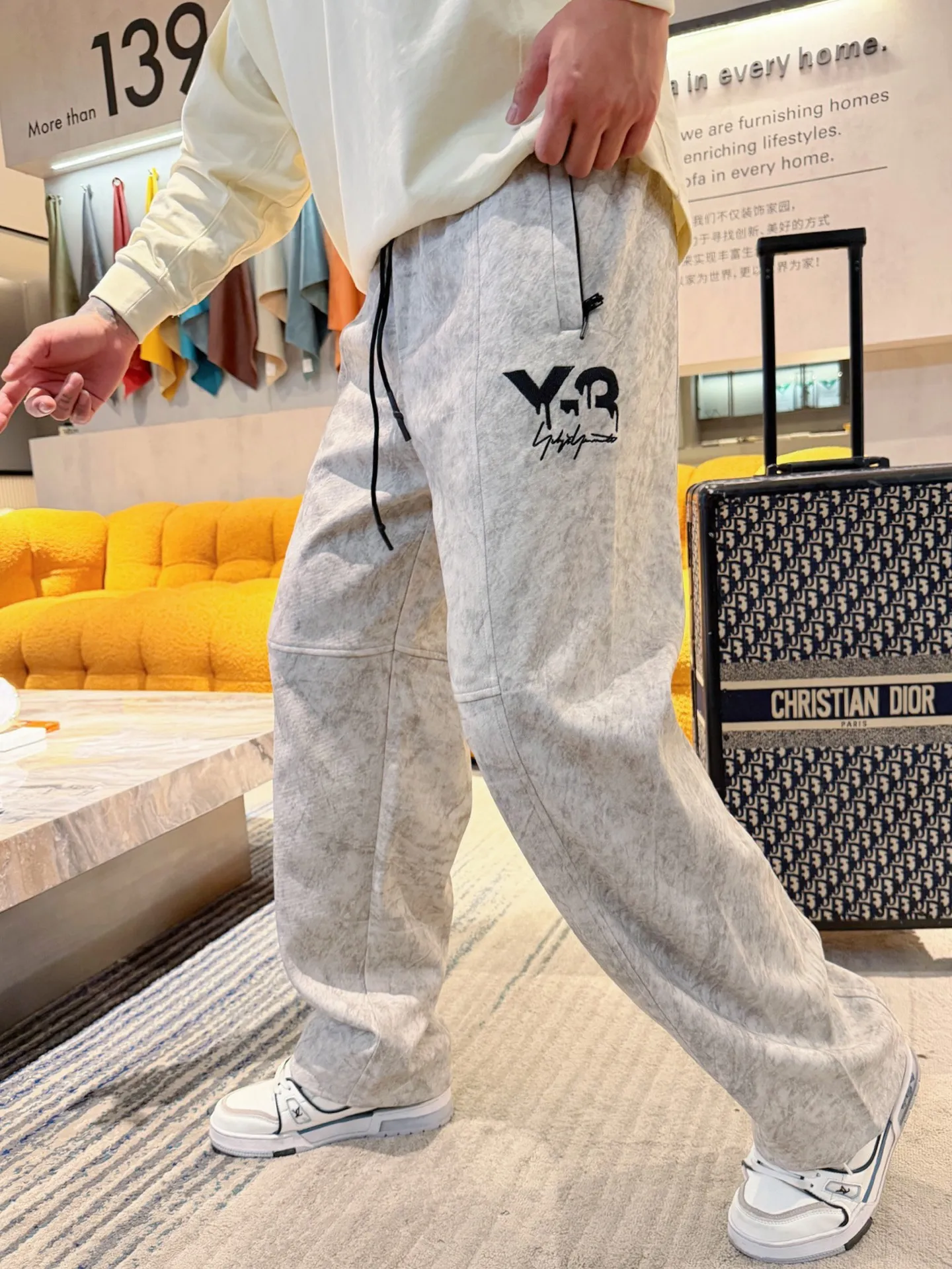 Y 3 [Higher version] The latest products for autumn and winter 2026, available at the counter simultaneously, original goods, fashionable casual trousers and casual pants, using imported original fabrics, top-grade embroidery 🪡 craft letter pattern logo, original hardware accessories decoration, simple yet fashionable, fashionable and handsome upper body, Sizes: M-3XL