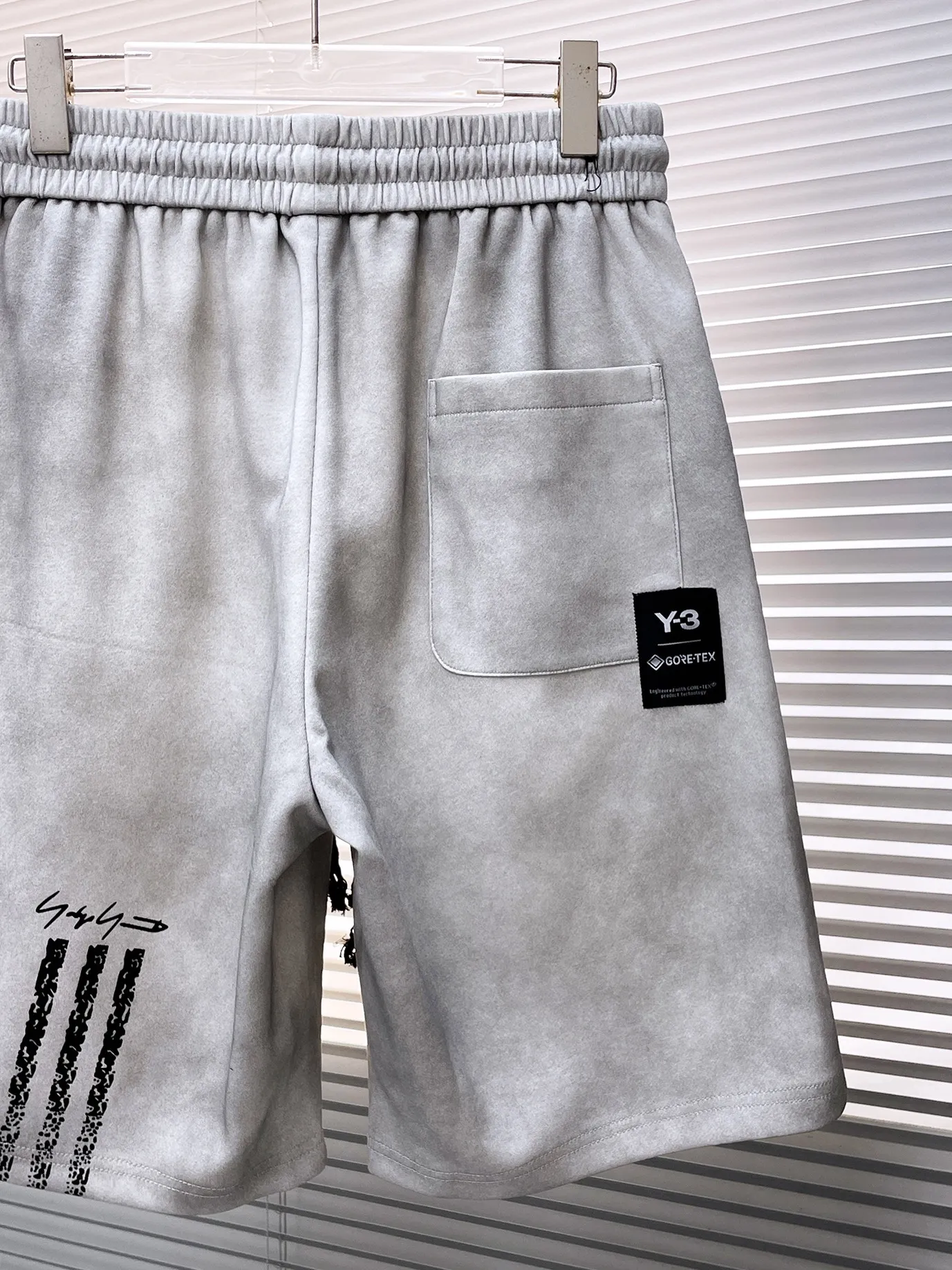 Y 3 Complete three standards 2026 summer New Arrival men's casual shorts, advanced custom-made Breathable fabric Breathable fabric with high elasticity and comfort, impeccable details, top-grade accessories, original logo design concept, delicate and soft feel! The upper body fit is awesome! Size: M-XXXL Please state your height and weight when ordering