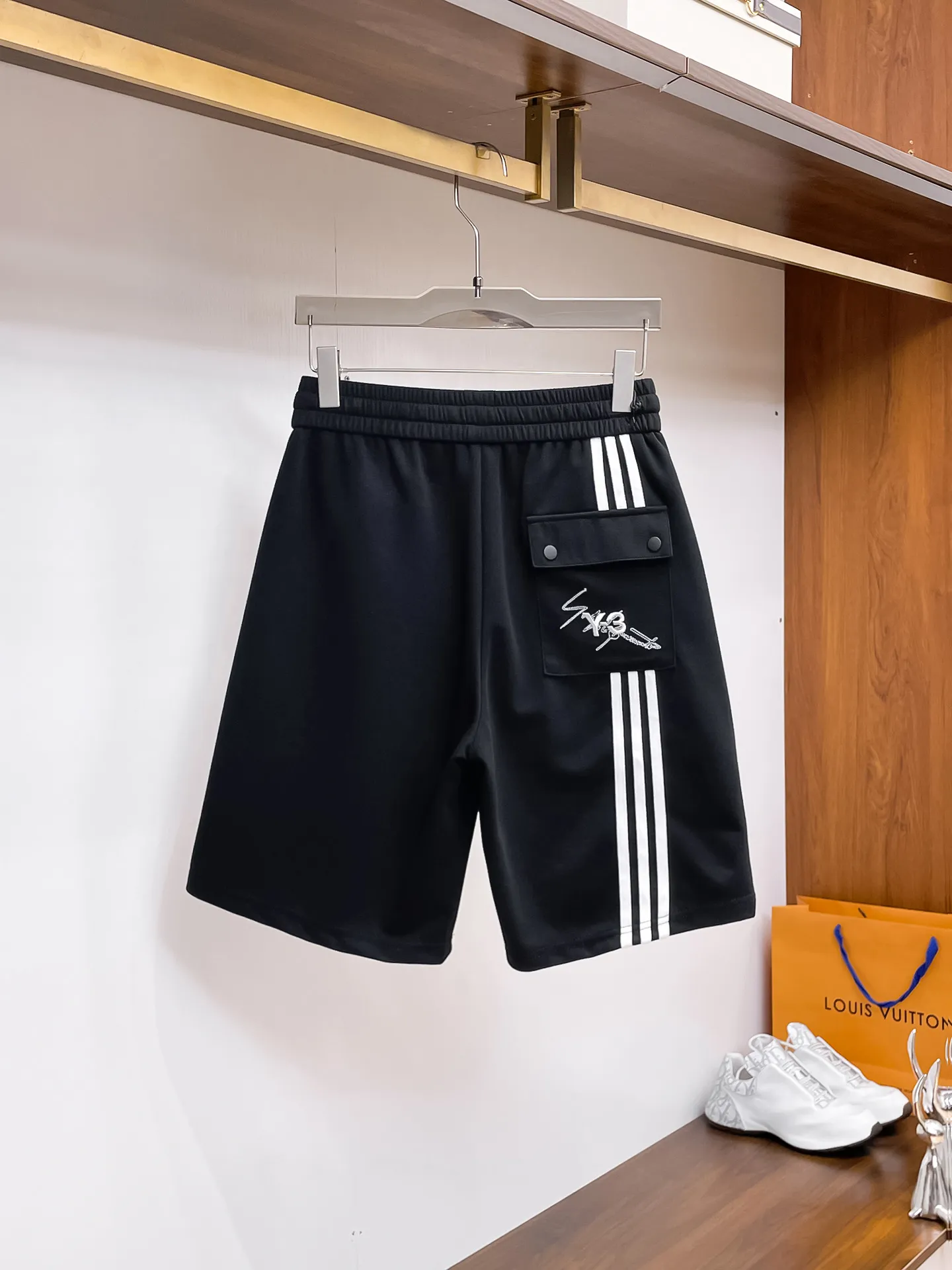 Y 3 Complete three standards 2026 summer New Arrival men's casual shorts, advanced custom-made Breathable fabric Breathable fabric with high elasticity and comfort, impeccable details, top-grade accessories, original logo design concept, delicate and soft feel! The upper body fit is awesome! Size: M-XXXL Please state your height and weight when ordering