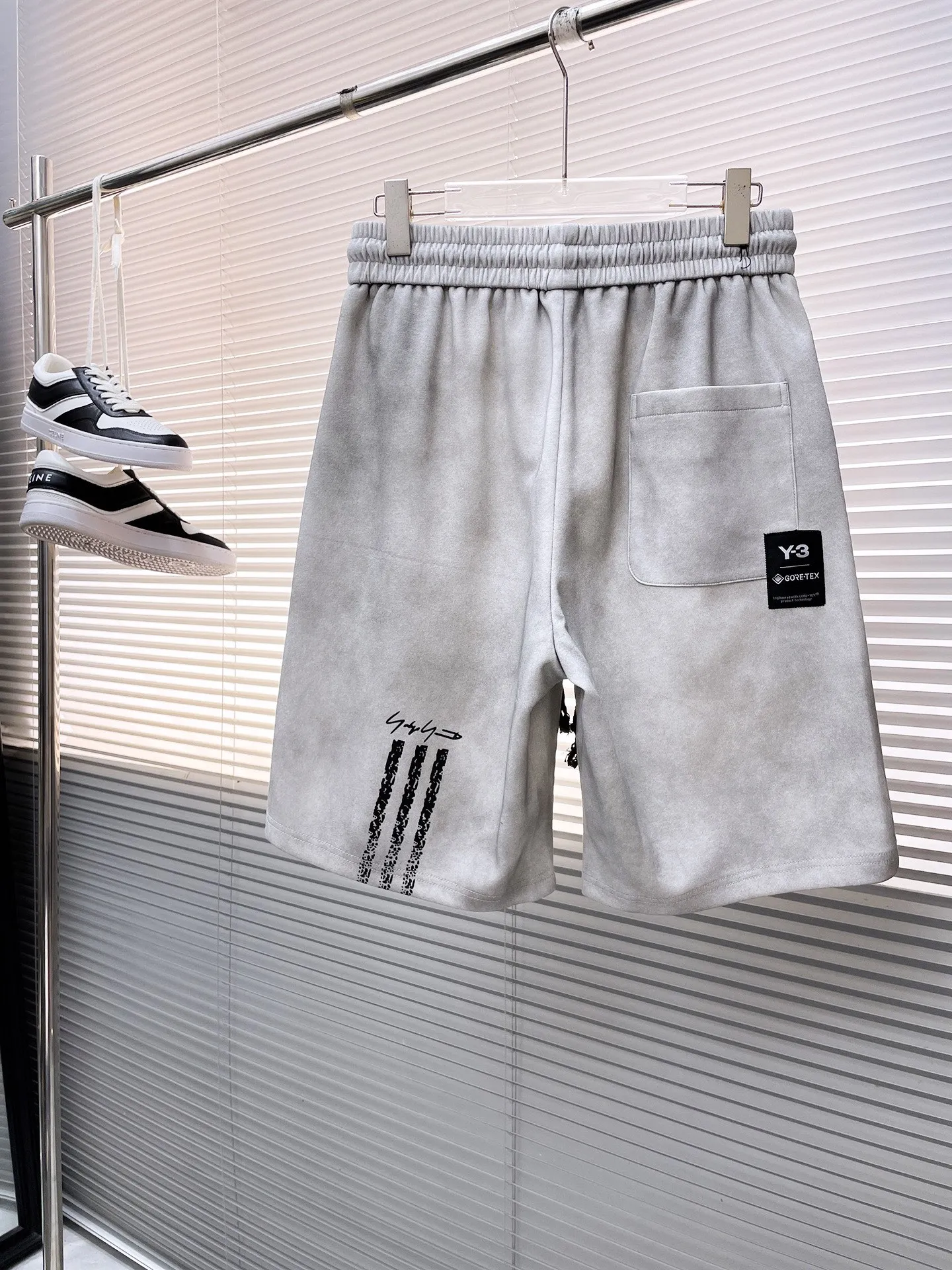 Y 3 Complete three standards 2026 summer New Arrival men's casual shorts, advanced custom-made Breathable fabric Breathable fabric with high elasticity and comfort, impeccable details, top-grade accessories, original logo design concept, delicate and soft feel! The upper body fit is awesome! Size: M-XXXL Please state your height and weight when ordering