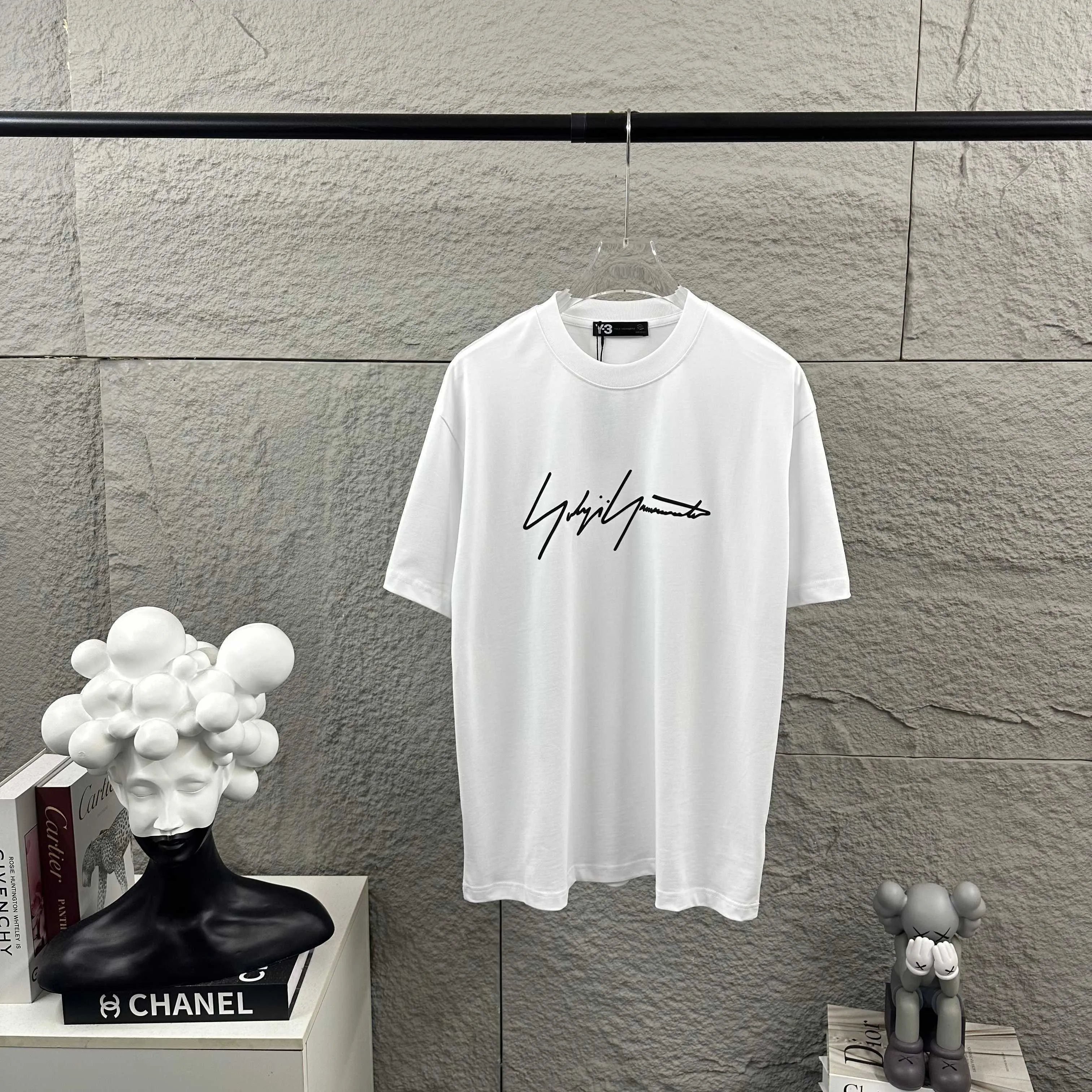 Y 3*Yamamoto*Yoji 2026 Spring and Summer New Arrival Simple signature letters three-dimensional foaming technology Y-3 Customized double yarn plain cotton fabric Short-sleeved T-shirt Men and women Same Style Color: Black White Angora Red Flower Gray Size: S (90-130 pounds) M (120-150 pounds) L (140-165 pounds) XL (160-180 pounds) XXL (180 pounds)