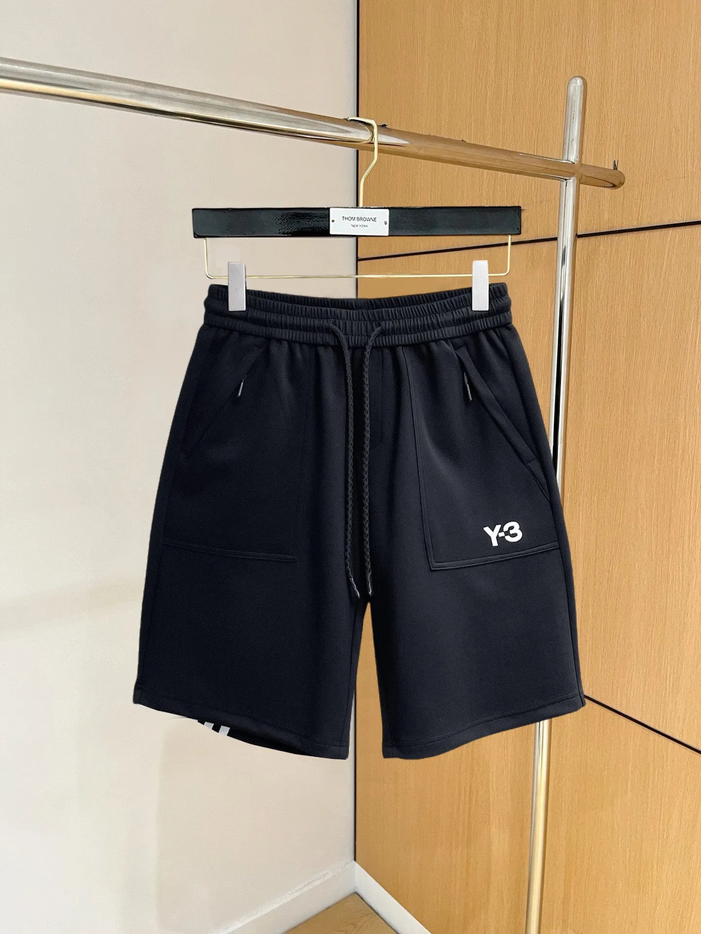 Y 3 Complete three standards 2026 summer New Arrival men's casual shorts, advanced custom-made Breathable fabric Breathable fabric with high elasticity and comfort, impeccable details, top-grade accessories, original logo design concept, delicate and soft feel! The upper body fit is awesome! Size: M-XXXL Please state your height and weight when ordering