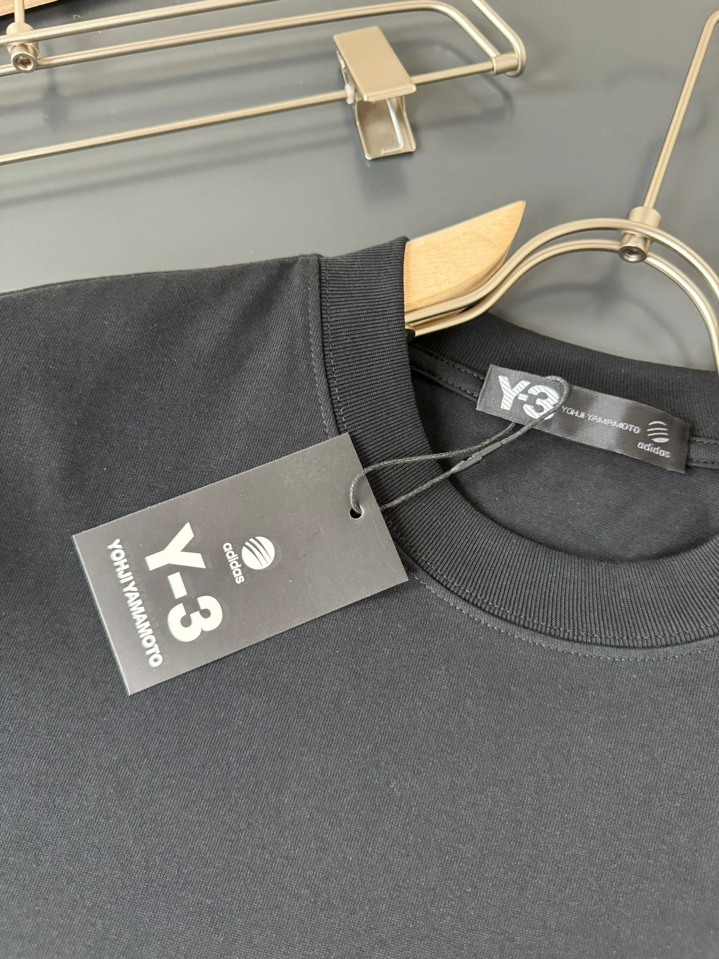 Y-3*Yoji Yamamoto*The most New Arrival round neck fashionable short-sleeved T-shirt in spring and summer, made of heavyweight pure cotton double yarn pure cotton fabric! Comfortable against the skin, durable and easy to wear, three-dimensional silicone letter craft logo design, original factory meticulous craftsmanship, casual Versatile must-have Sizes S M L XL XXL