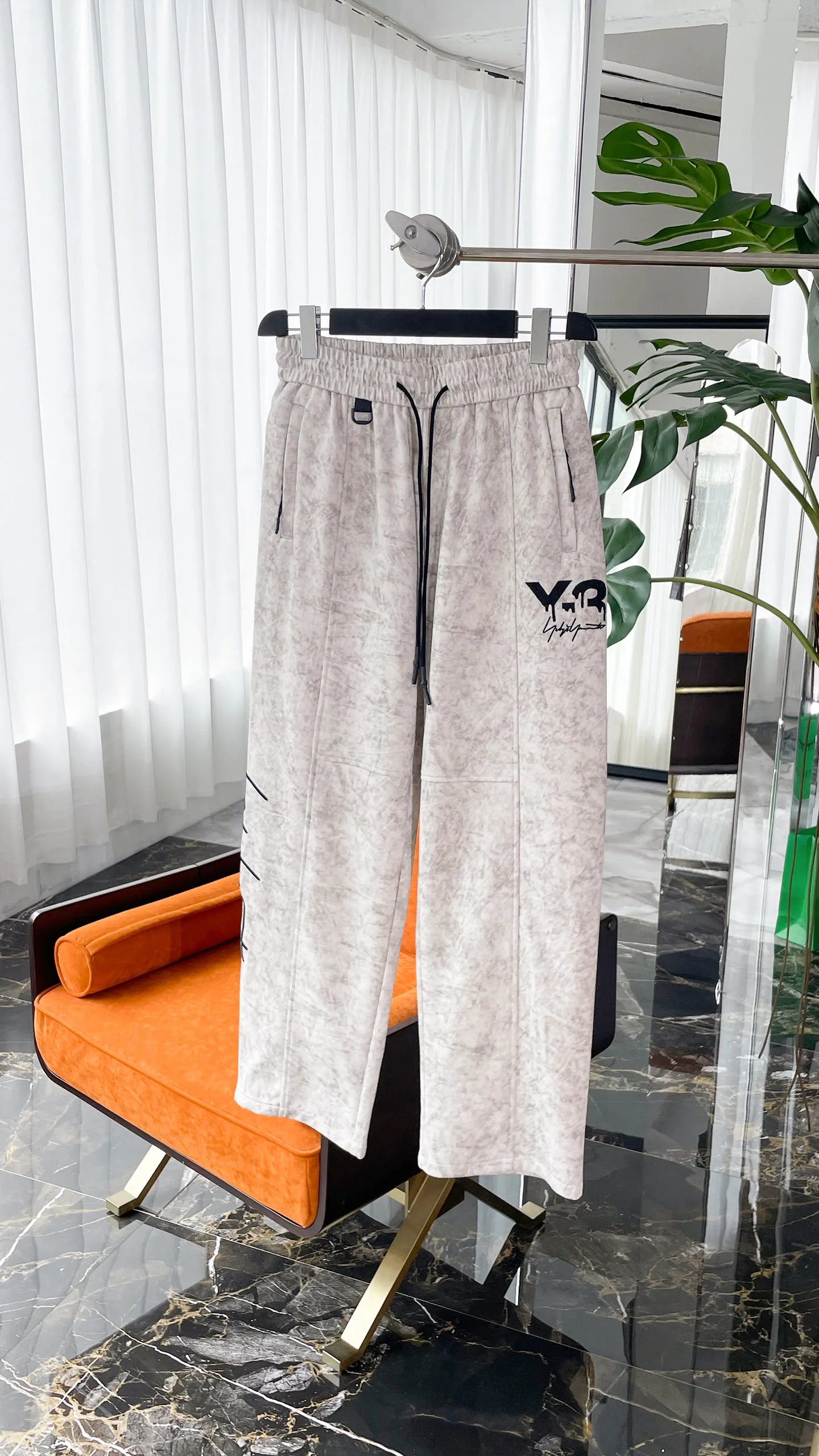 Y 3 [Higher version] The latest products for autumn and winter 2026, available at the counter simultaneously, original goods, fashionable casual trousers and casual pants, using imported original fabrics, top-grade embroidery 🪡 craft letter pattern logo, original hardware accessories decoration, simple yet fashionable, fashionable and handsome upper body, Sizes: M-3XL