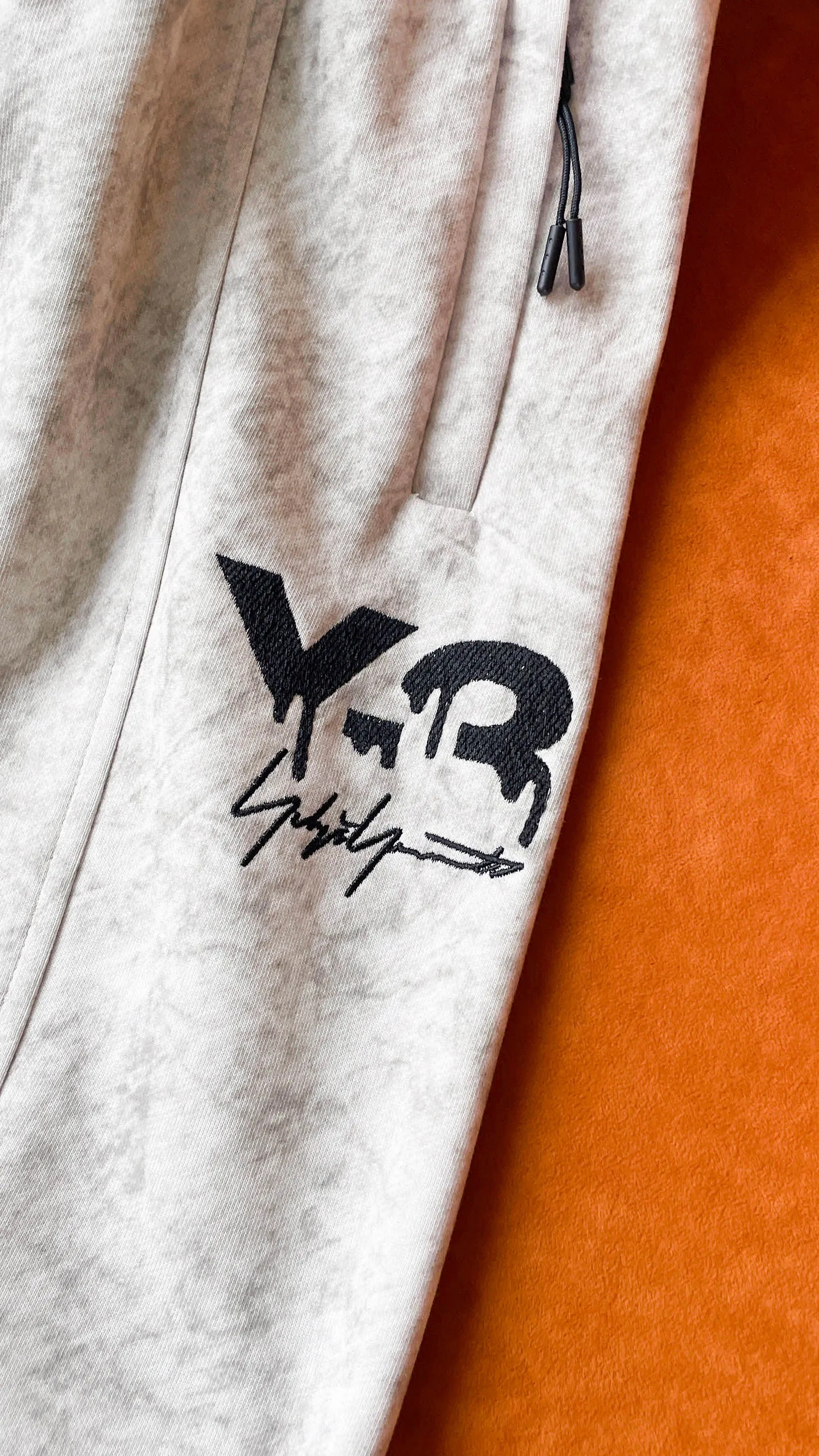Y 3 [Higher version] The latest products for autumn and winter 2026, available at the counter simultaneously, original goods, fashionable casual trousers and casual pants, using imported original fabrics, top-grade embroidery 🪡 craft letter pattern logo, original hardware accessories decoration, simple yet fashionable, fashionable and handsome upper body, Sizes: M-3XL